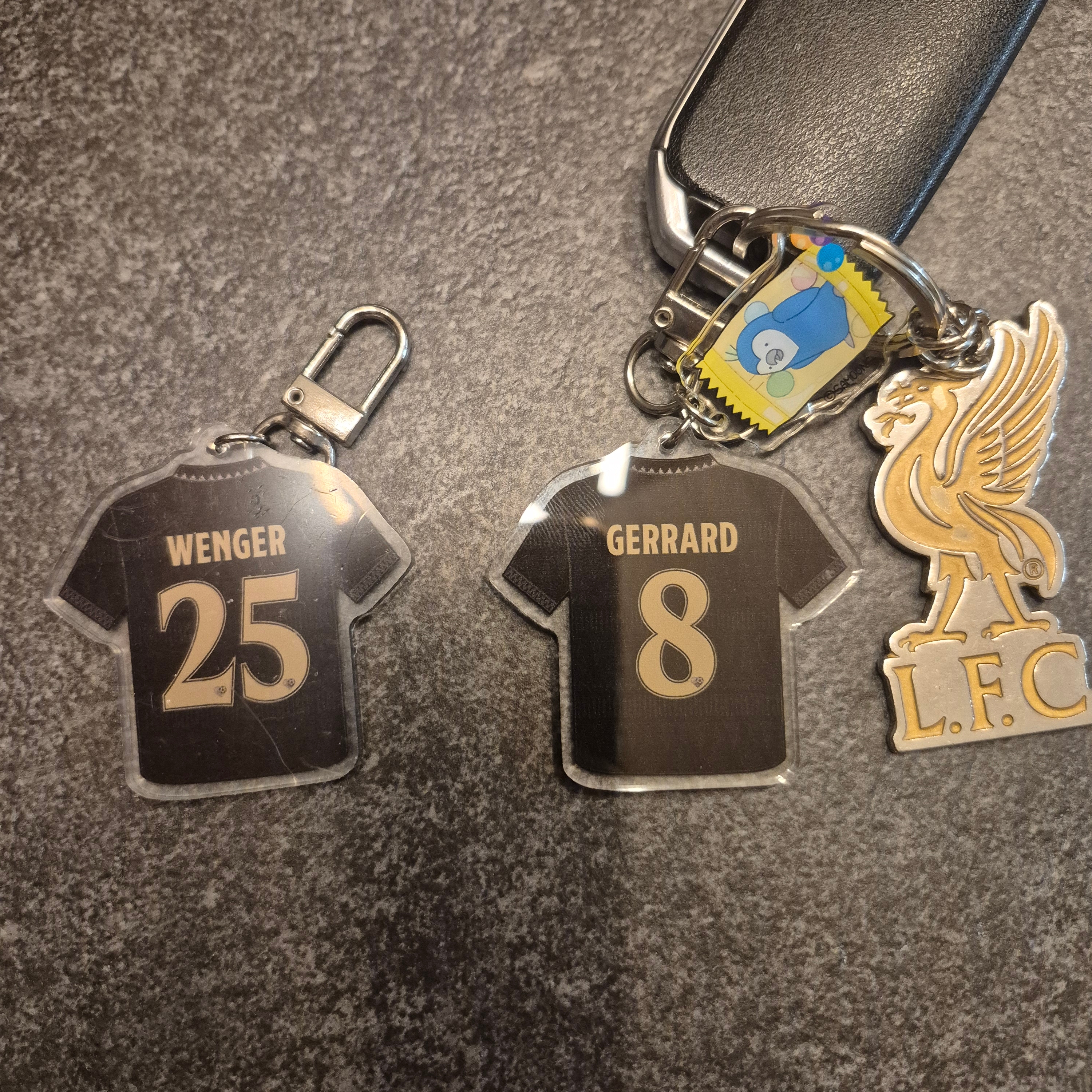 [PRE-ORDER] FC SPEAR Acrylic Uniform Keyring Black 착용 스타일