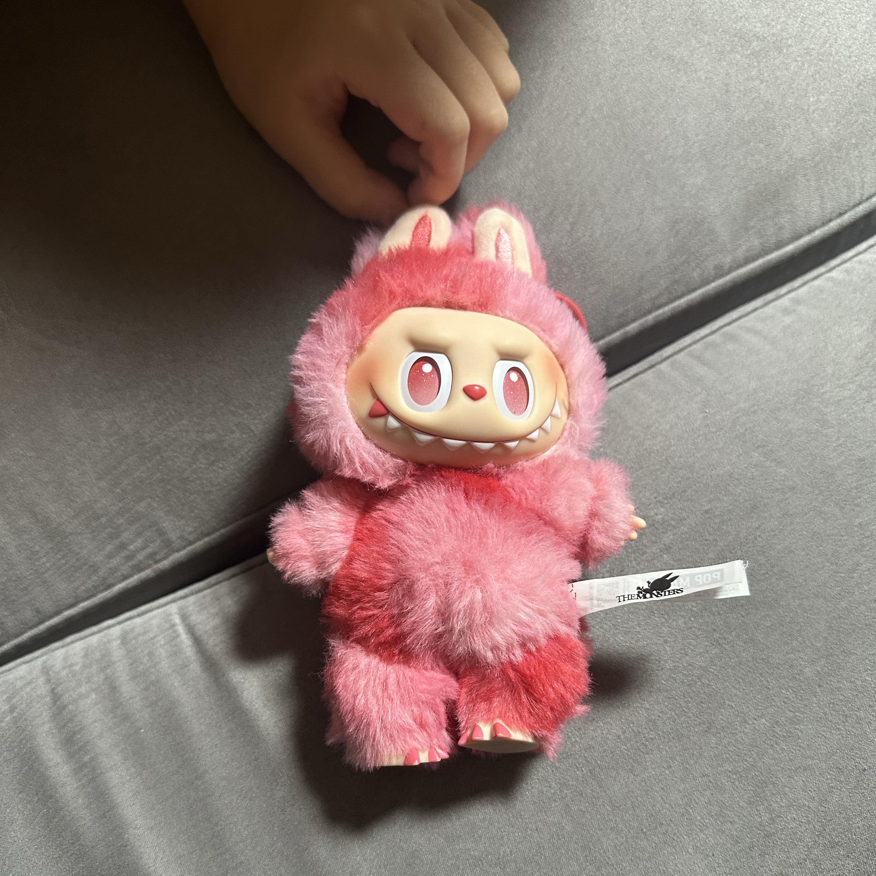 Pop Mart Labubu The Monsters Highlight Series Sealed Case (1 Blind Box) 착용 스타일