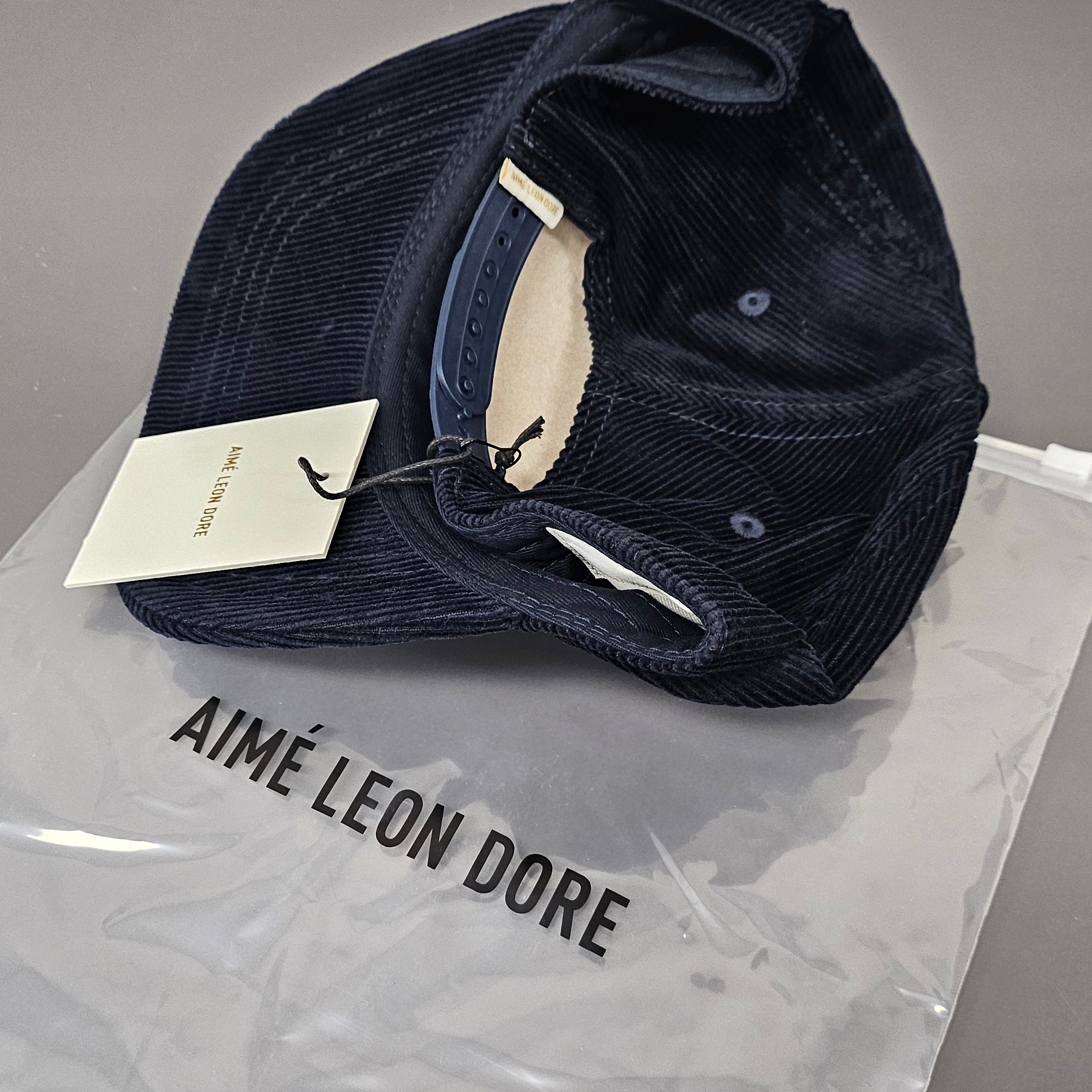 Aime Leon Dore Corduroy Unisphere Hat Navy Blazer 착용 스타일 - 2