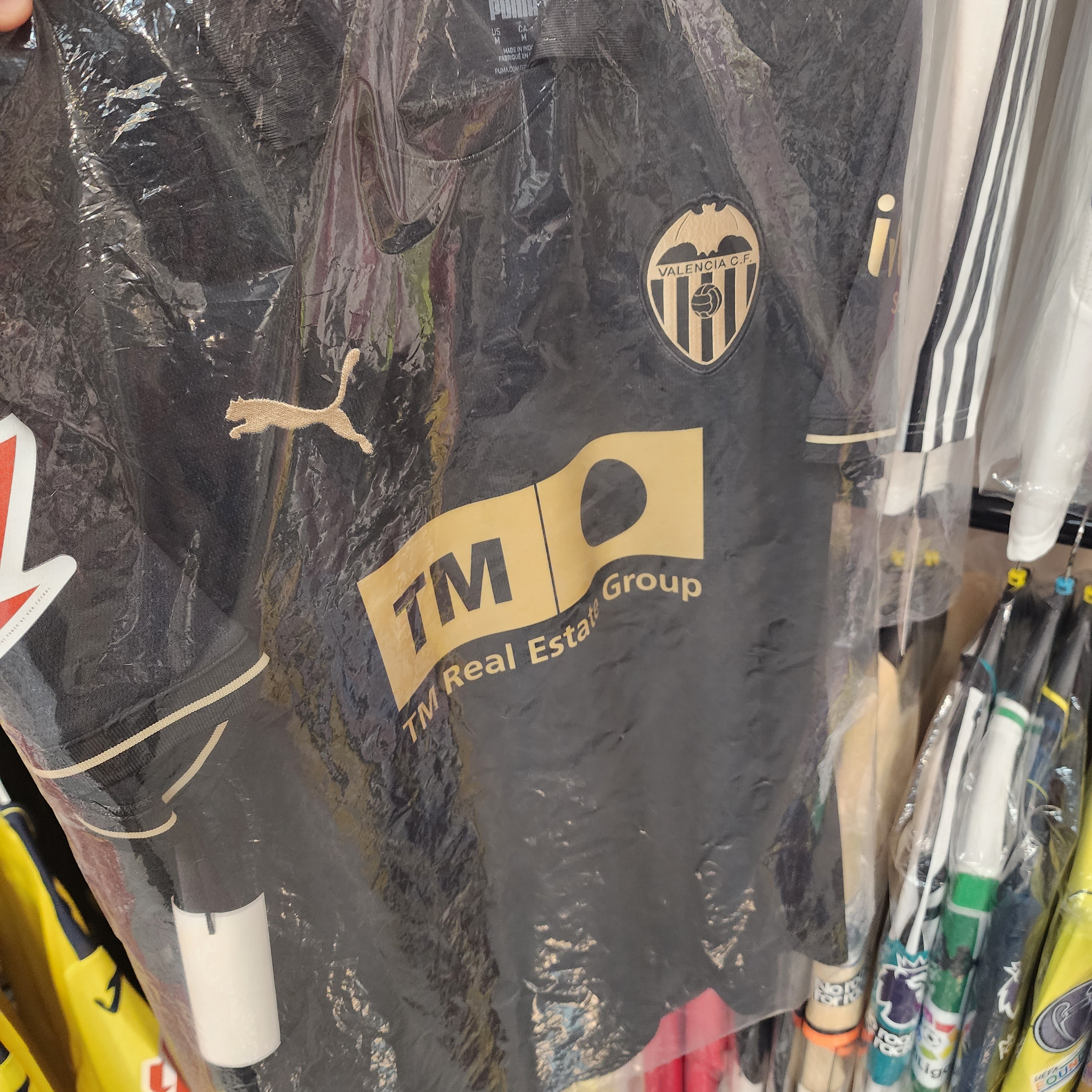 Puma Valencia 2024/25 Away Jersey Black (Non Marking Ver.) 착용 스타일
