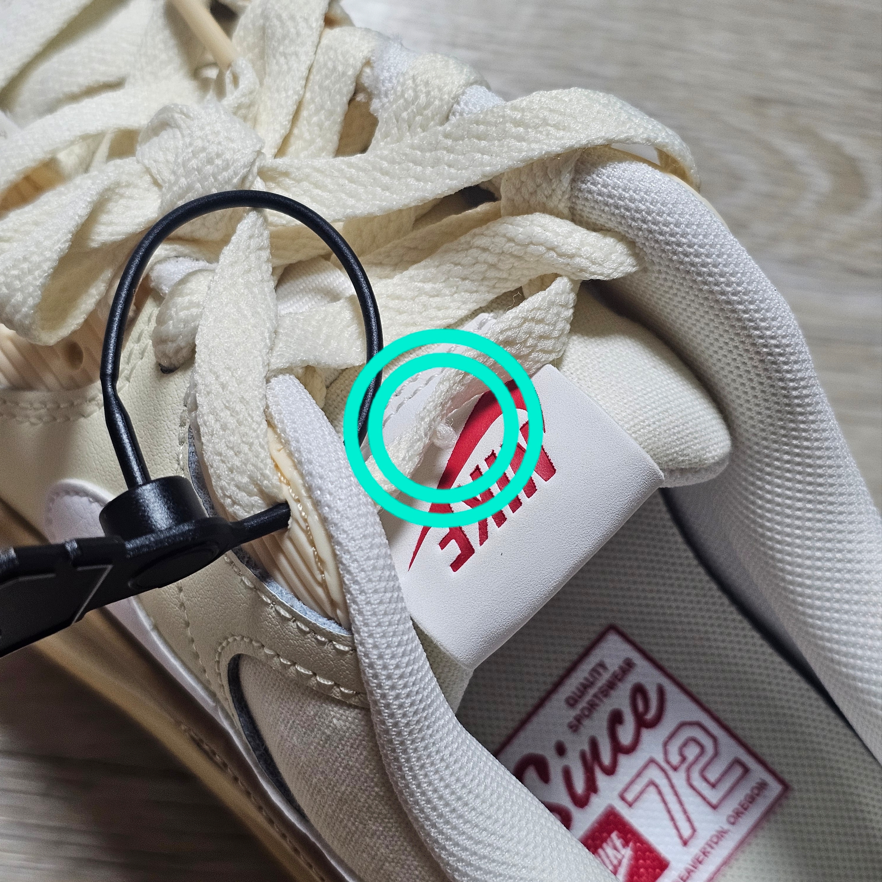 (W) Nike Air Max 90 LV8 Sail Coconut Milk 착용 스타일