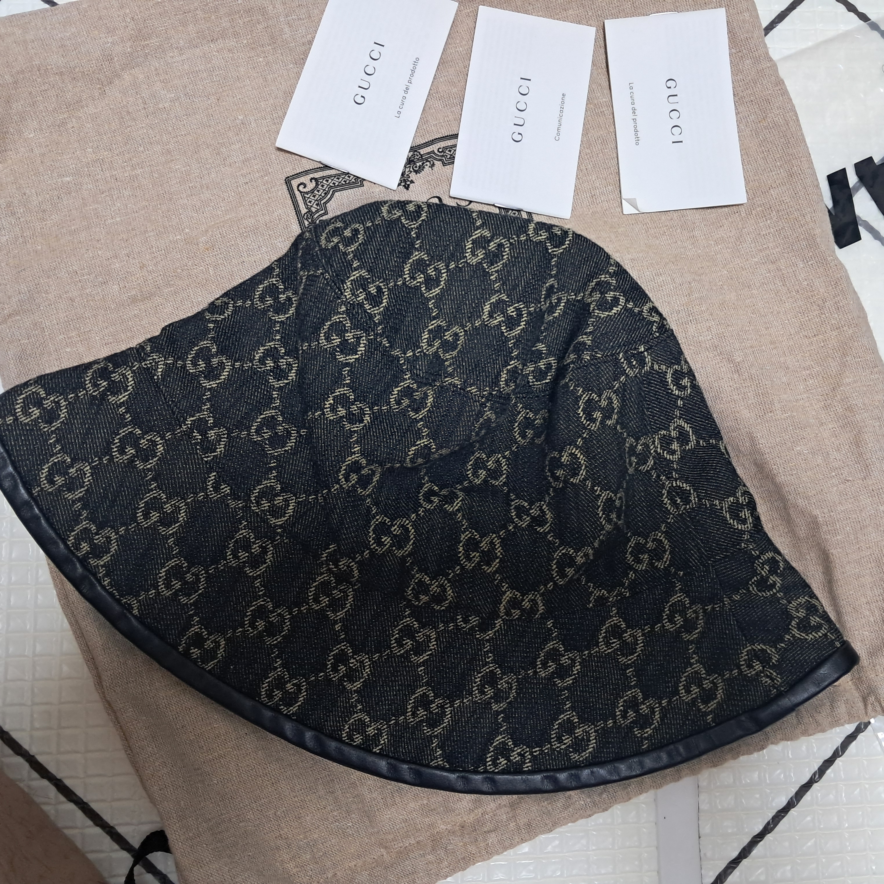 Gucci GG Denim Bucket Hat Black 착용 스타일
