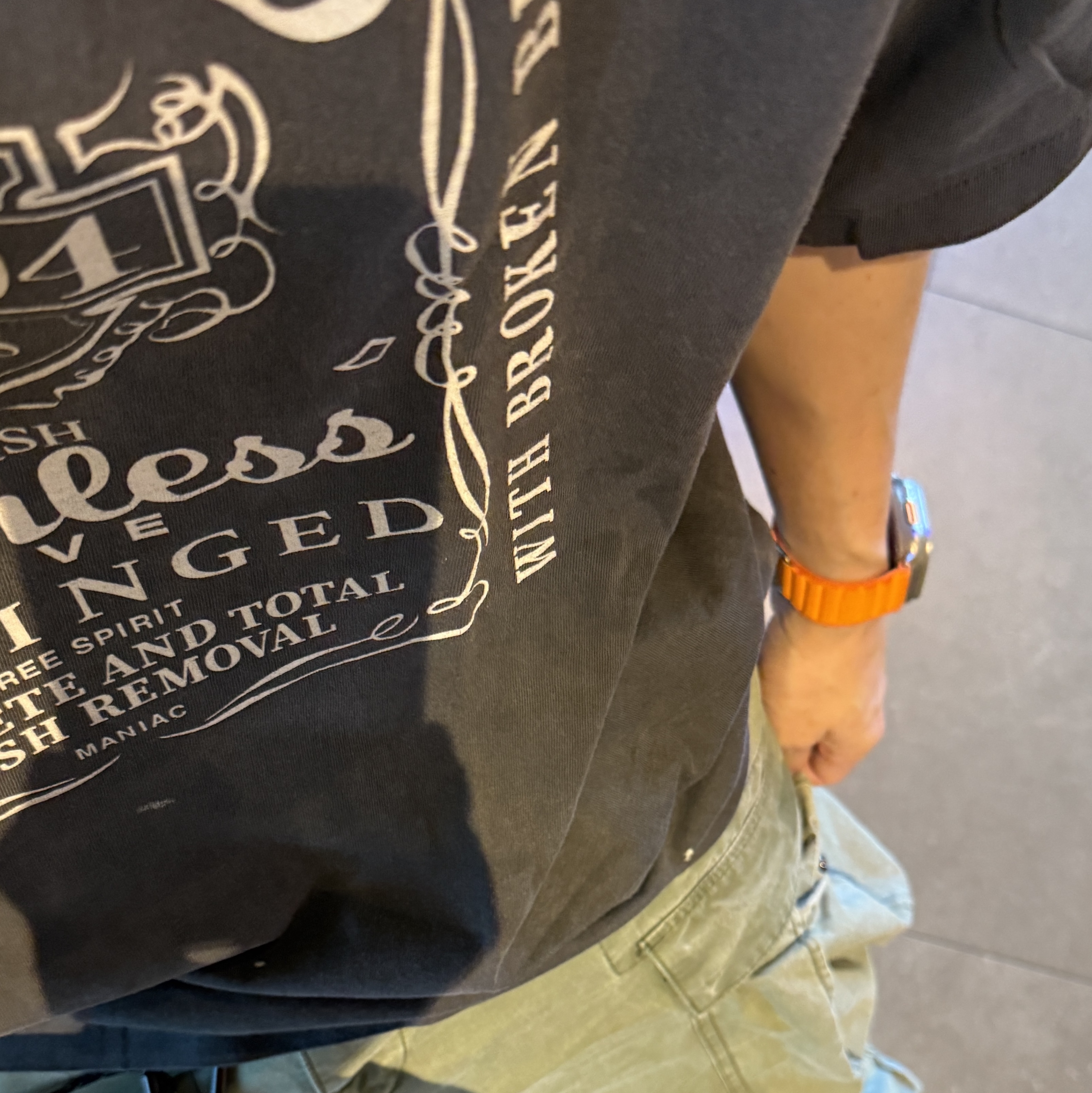 Neighborhood x Saint Mxxxxxx STHD Fearless T-Shirt Black - 25SS, Jordan 1 x Travis Scott Retro Low OG SP Sail and Ridgerock 착용 스타일 - 4