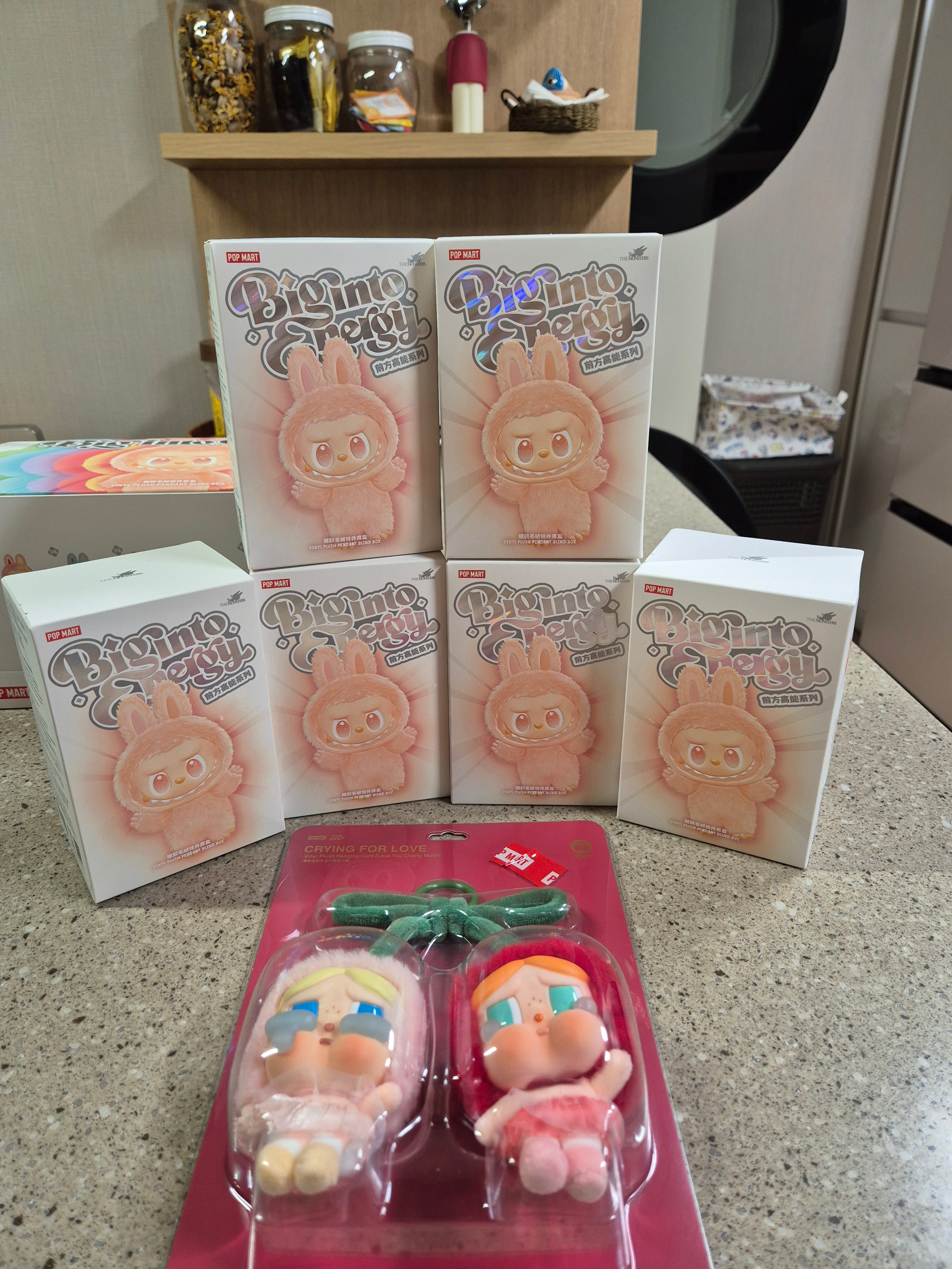 Pop Mart Labubu The Monsters Highlight Series Sealed Case (6 Blind Boxes), Pop Mart Crybaby Crying For Love Series Vinyl Plush 착용 스타일