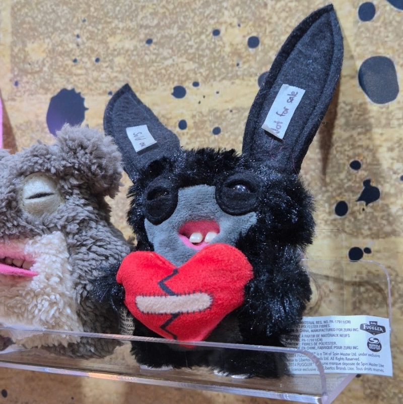 Fuggler Long Long Ear Keyring Black 착용 스타일 - 1