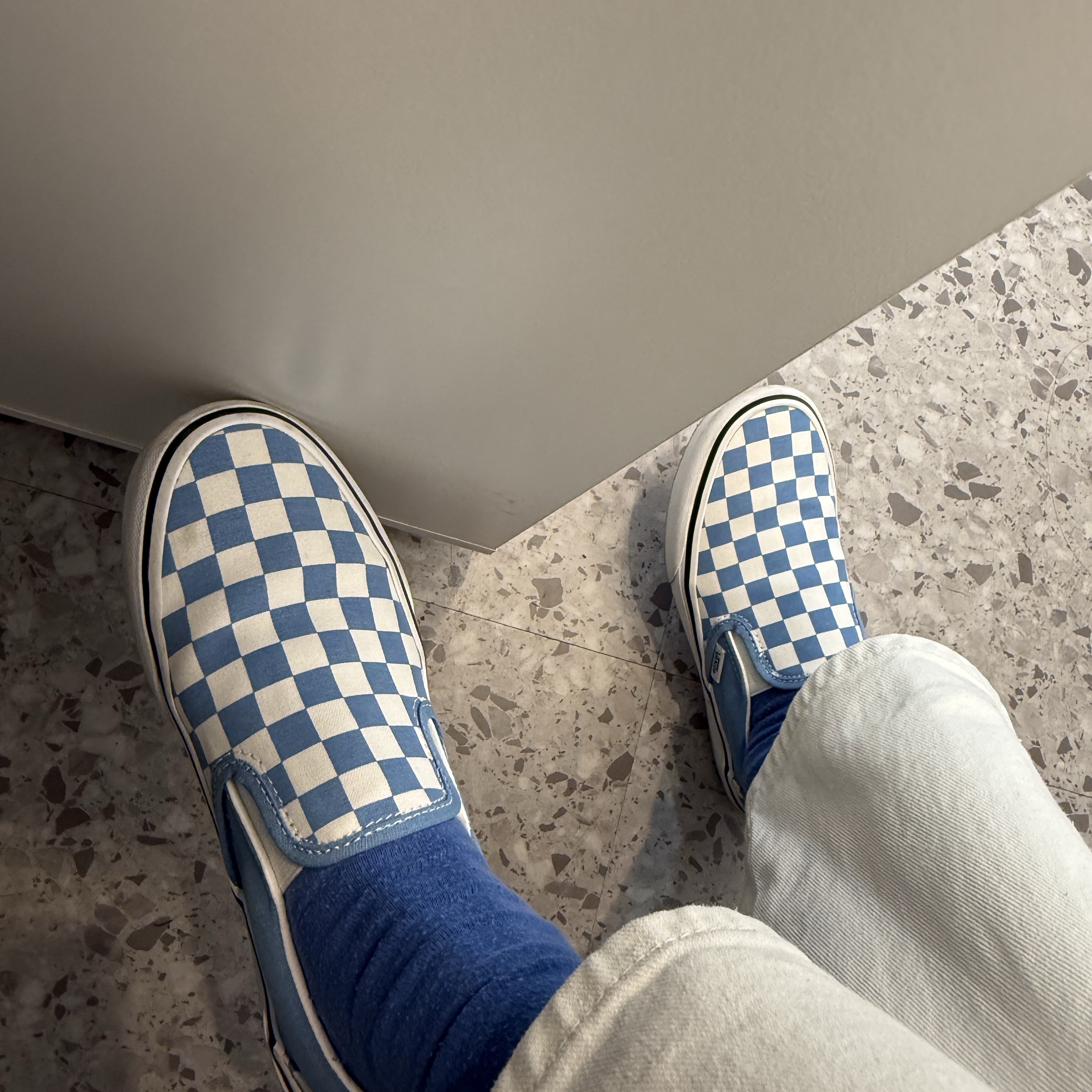 Vans Color Theory Checkerboard Classic Slip-On Blue 착용 스타일