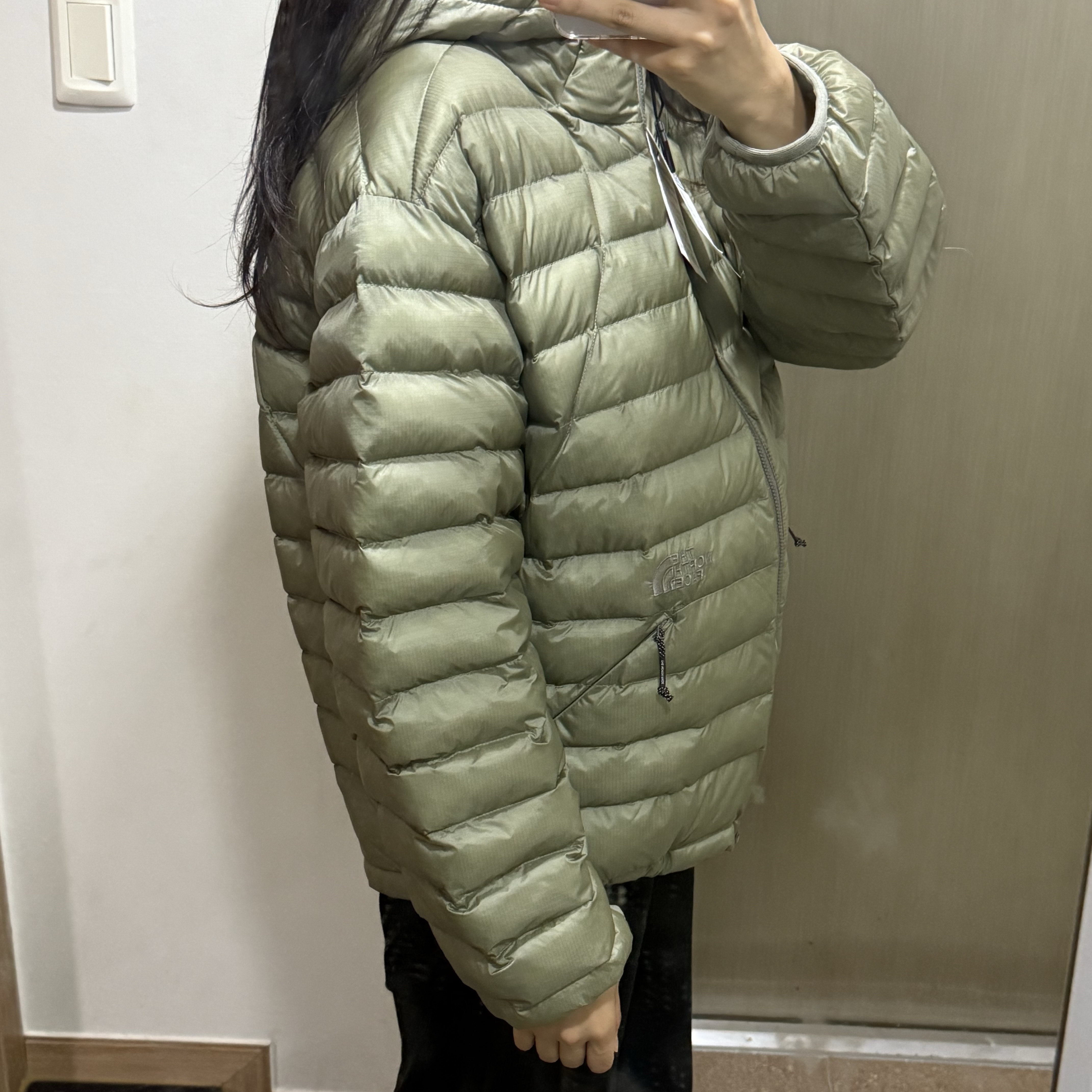 The North Face Ventus On Jacket Light Khaki, The North Face White Label Wave LT On Ball Jacket Black 착용 스타일 - 5