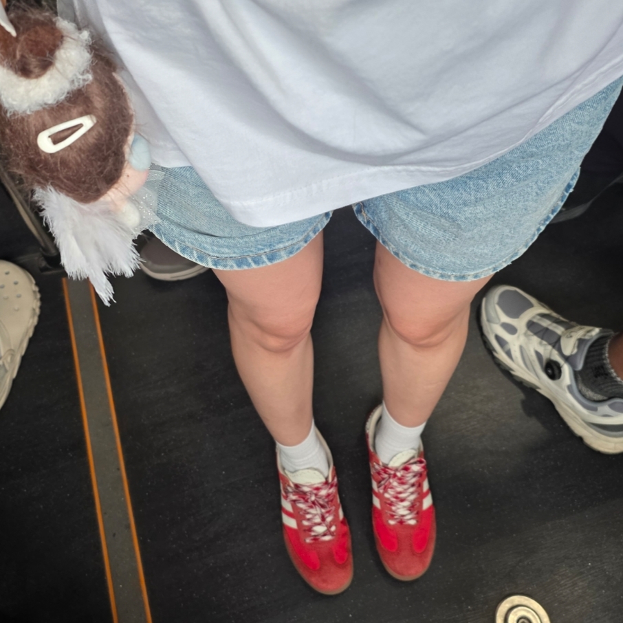 Adidas Gazelle Indoor Better Scarlet Cloud White, Pop Mart Crybaby Shiny Shiny Series Plush Pedant Blister Pack 착용 스타일