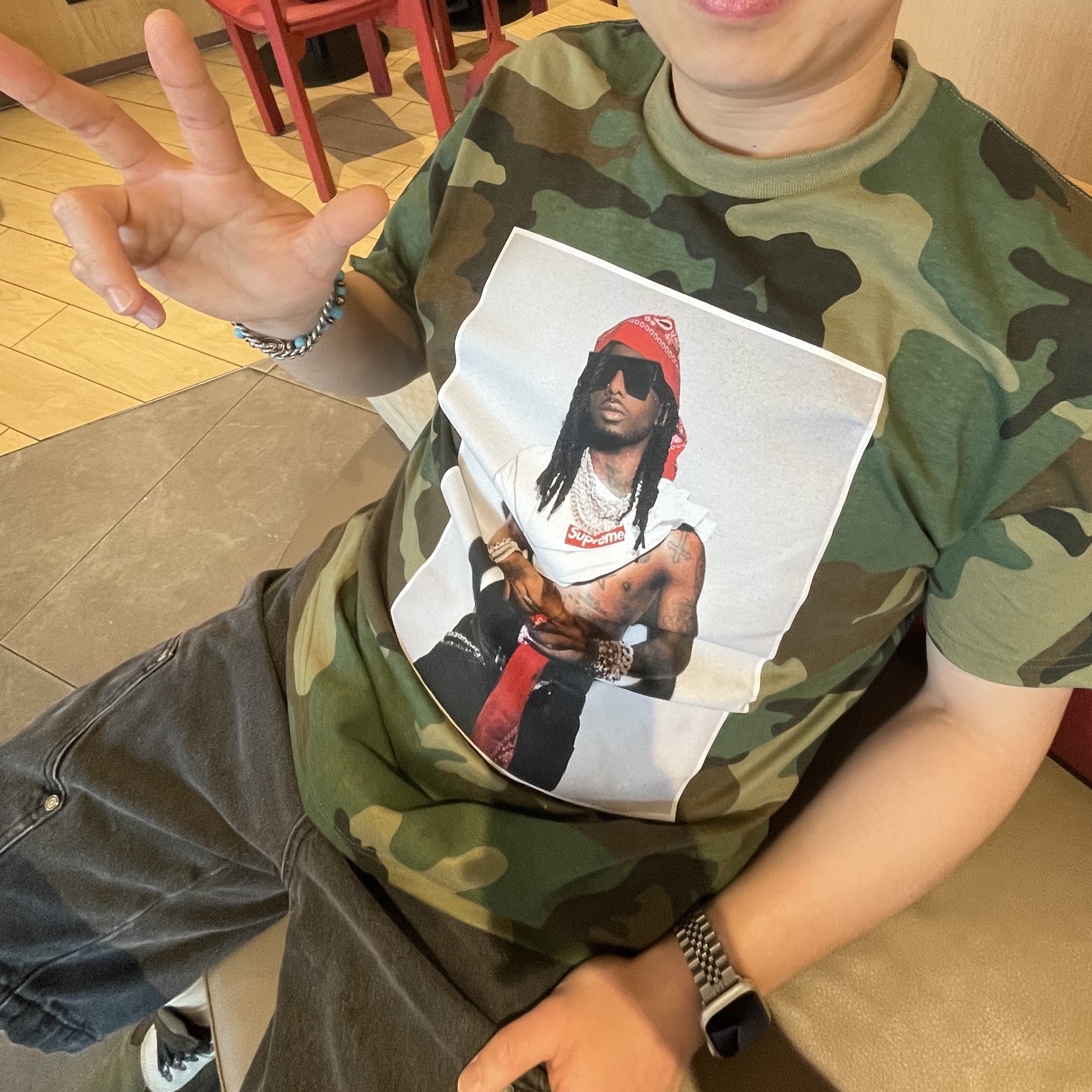 Supreme Playboi Carti T-Shirt Woodland Camo - 25FW 착용 스타일