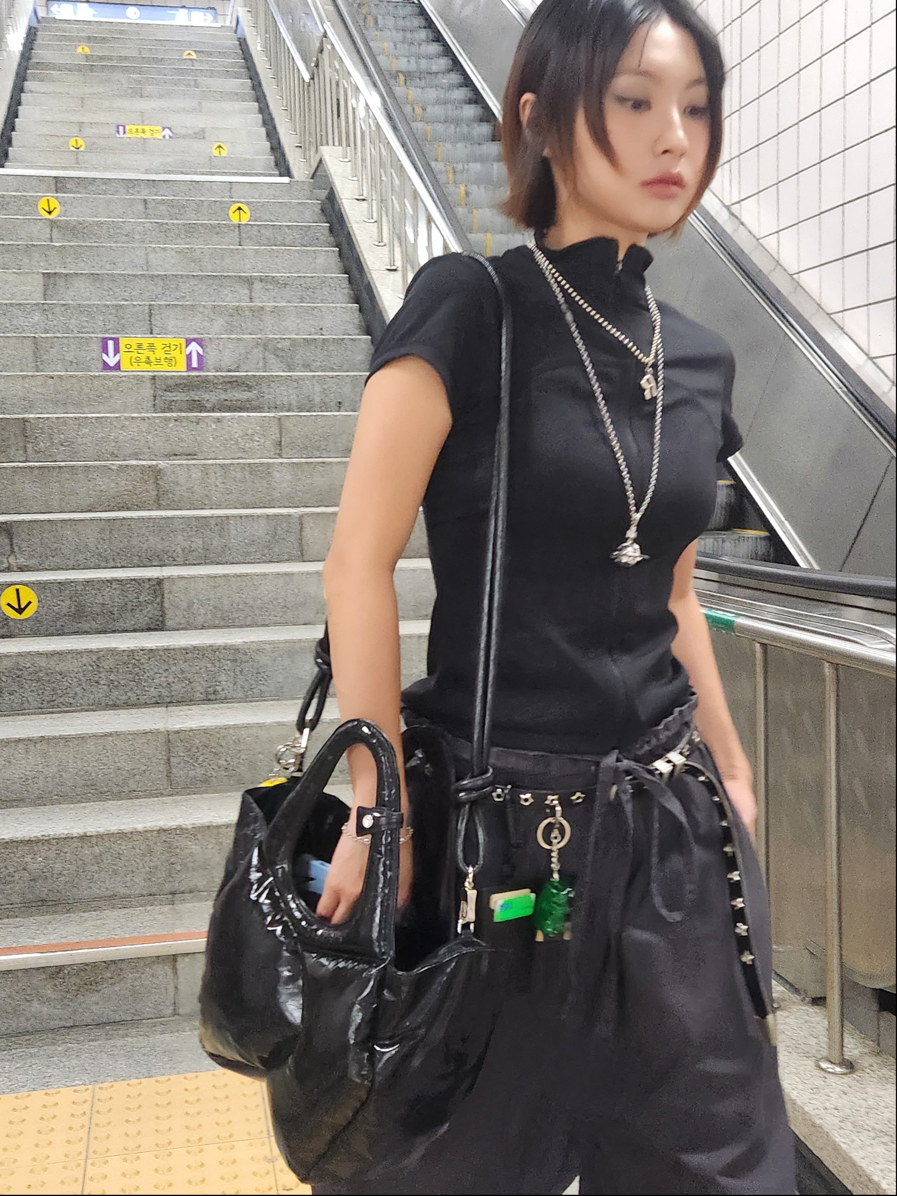 Dr. Martens 1460 Smooth Boots Black 착용 스타일 - 5