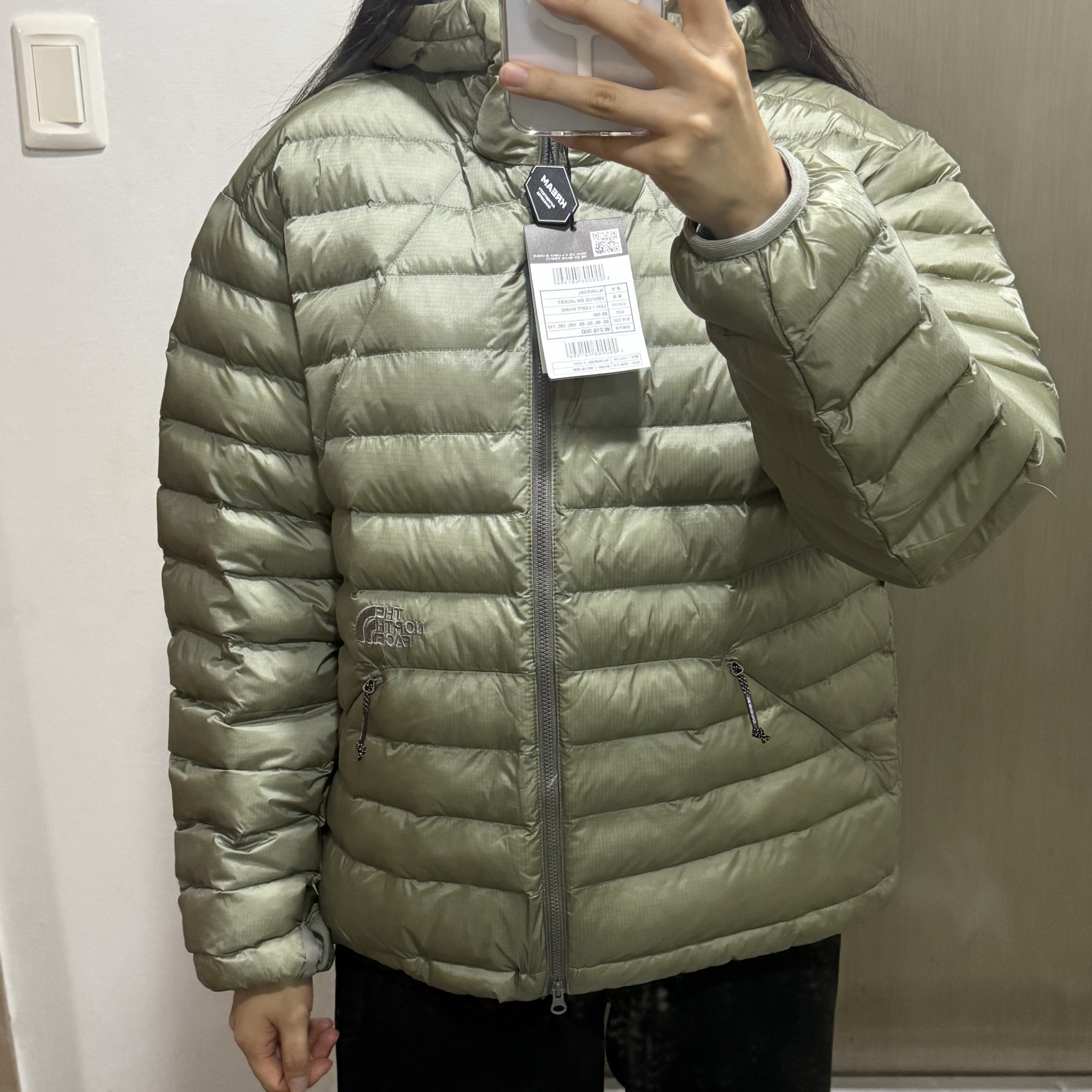 The North Face Ventus On Jacket Light Khaki, The North Face White Label Wave LT On Ball Jacket Black 착용 스타일 - 3