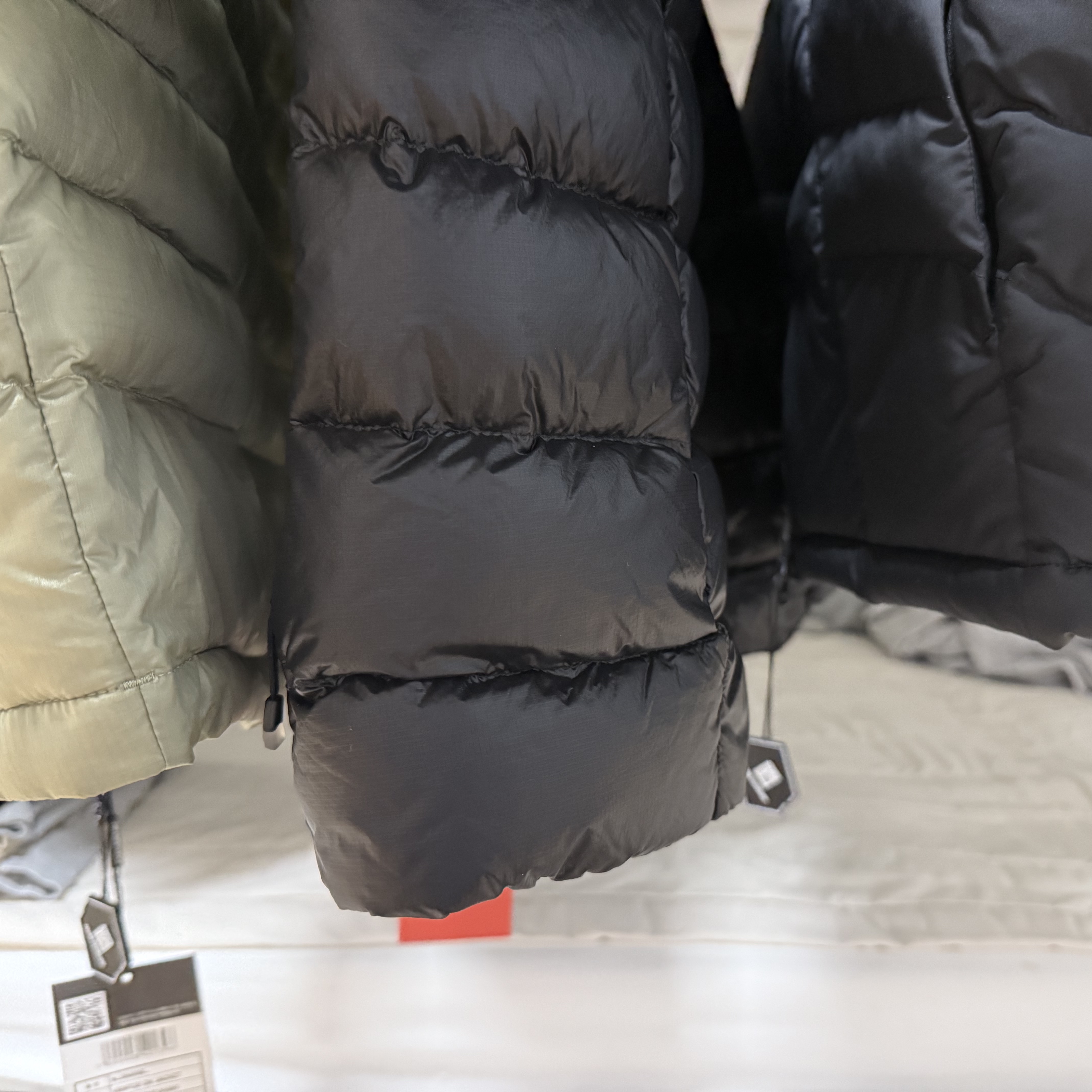 The North Face White Label Wave LT On Ball Jacket Black, The North Face Ventus On Jacket Light Khaki 착용 스타일 - 2