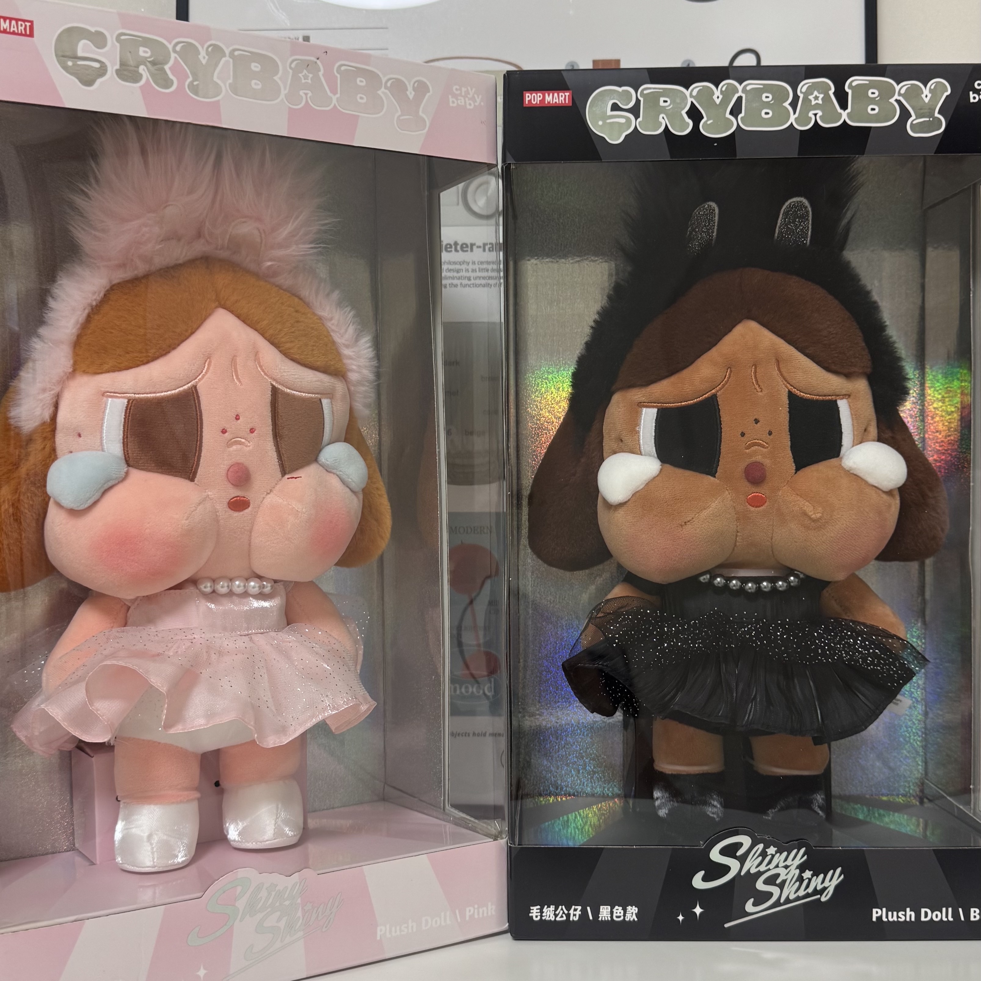 Pop Mart Crybaby Shiny Shiny Series Plush Doll Pink, Pop Mart Crybaby Shiny Shiny Series Plush Doll Black 착용 스타일