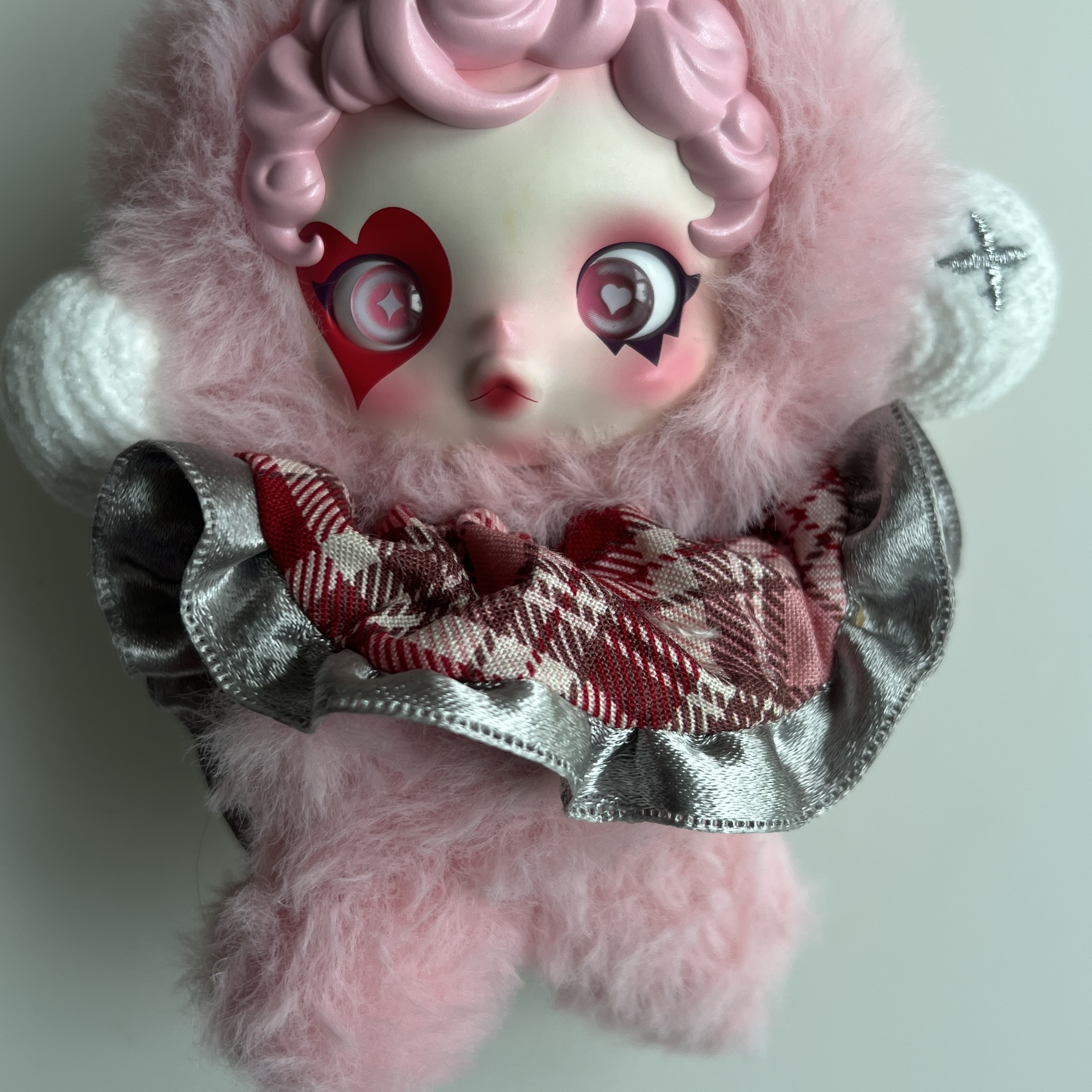 Pop Mart Skullpanda Winter Symphony Series Keyring Sealed Case (1 Blind Box), Pop Mart The Monsters Labubu Tasty Macarons Series Sealed Case (1 Blind Box) 착용 스타일 - 1