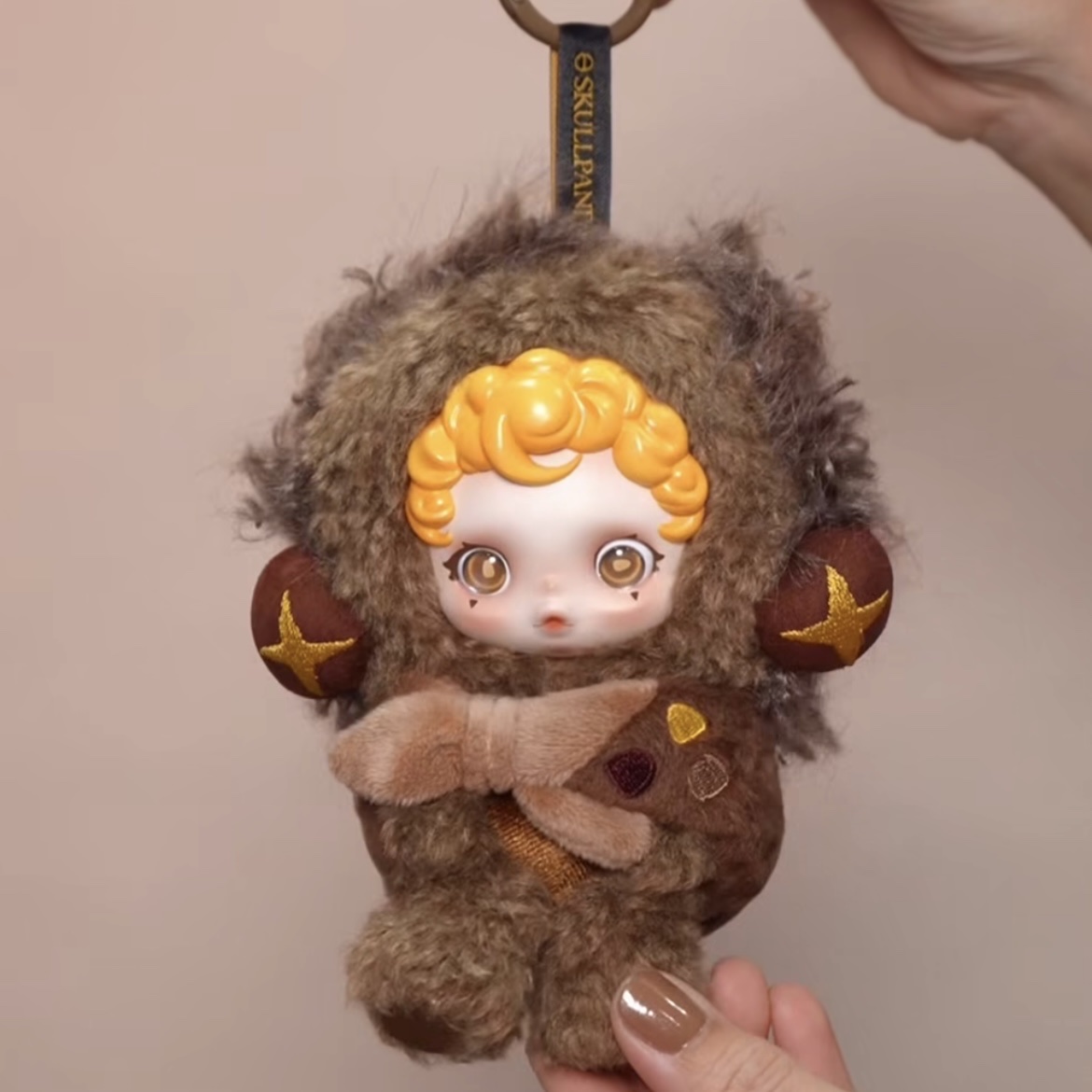 Pop Mart Skullpanda You Found Me ! Series Plush Doll Pendant Sneaky Chestnut (Opened Case) 착용 스타일