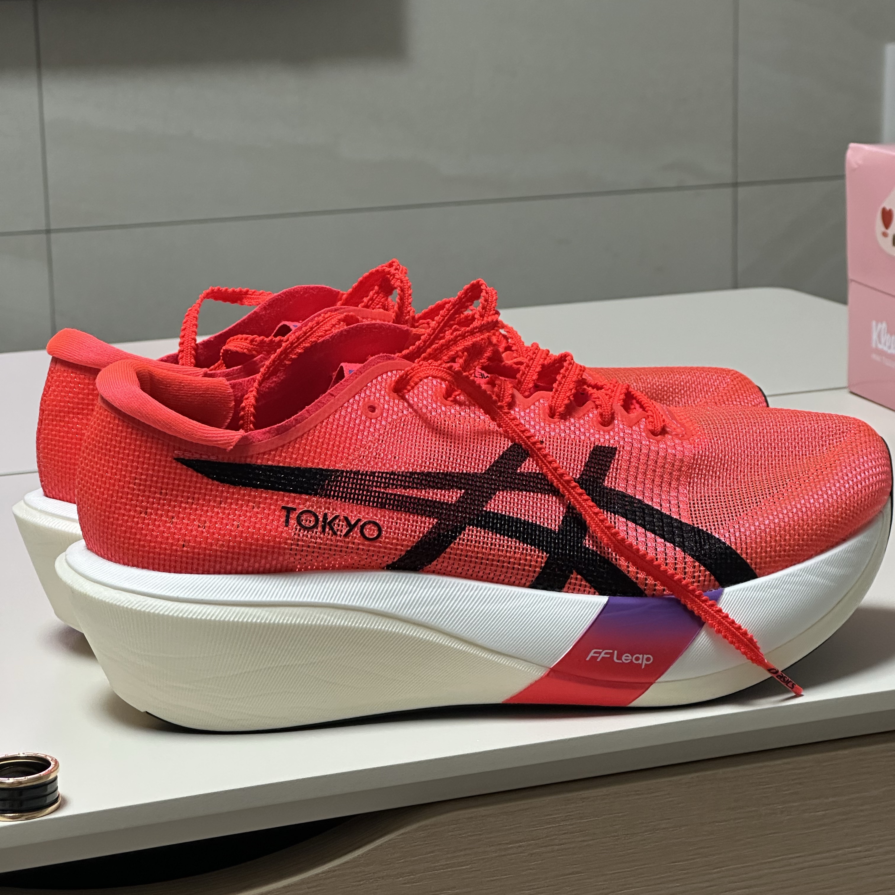 Asics Metaspeed Edge Tokyo Flash Red Black 착용 스타일