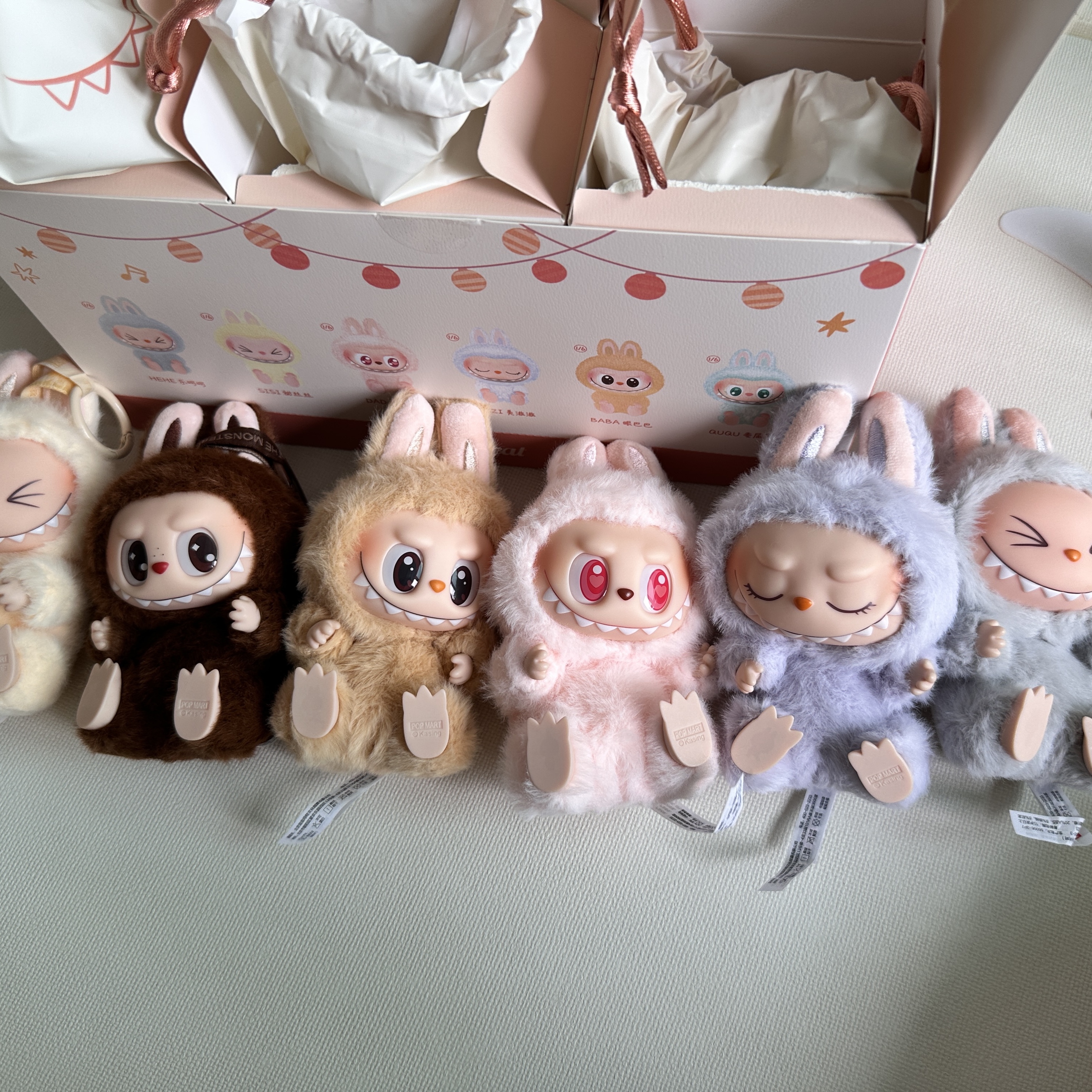 Pop Mart Labubu Let's Play Together Doll Series Sealed Case (6 Blind Boxes) 착용 스타일