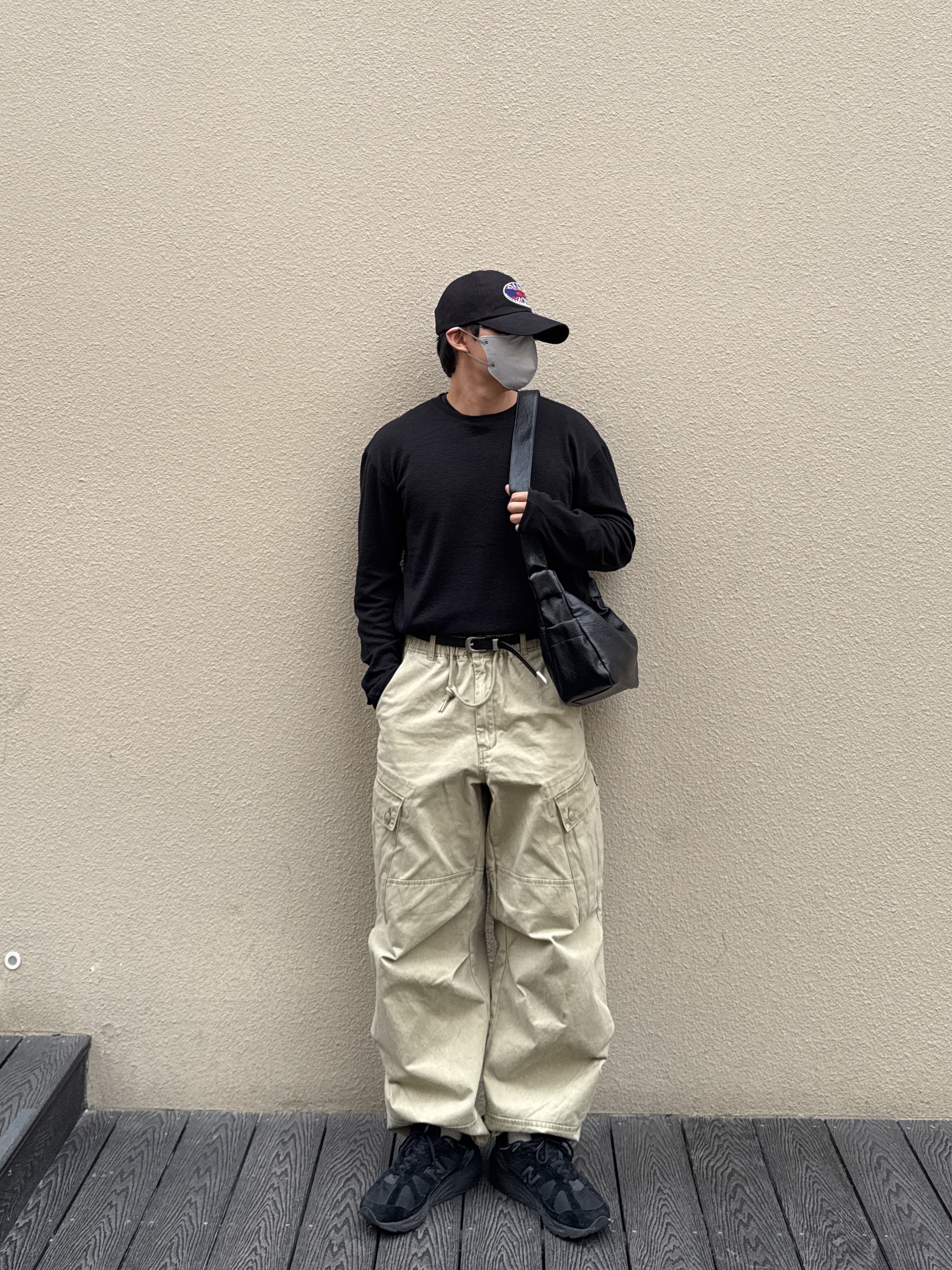 New Balance 878 Triple Black 착용 스타일 - 2