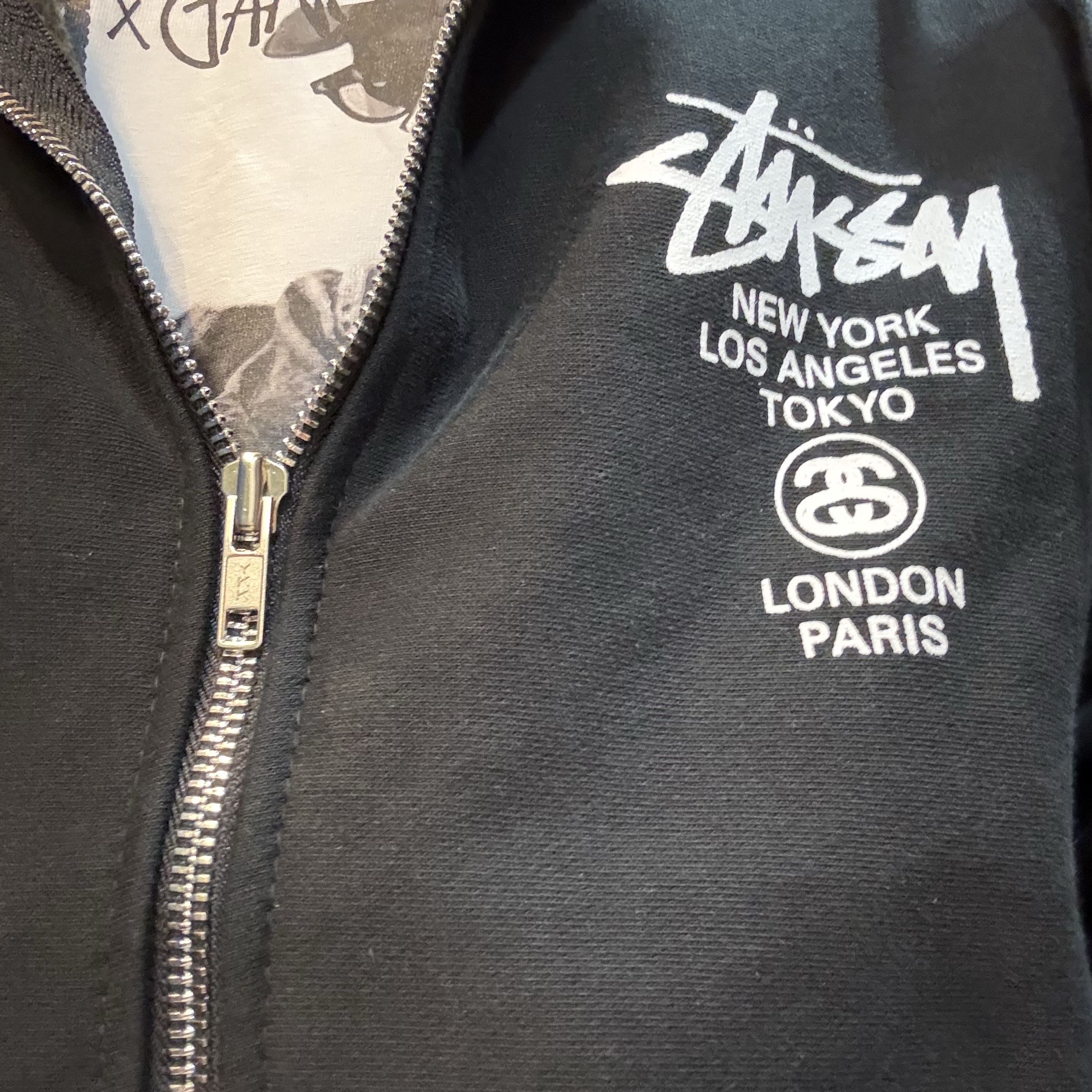 Stussy World Tour Zip Hoodie Black 2024, 2025, Stussy x Gang Starr Take It Personal T-Shirt White 착용 스타일