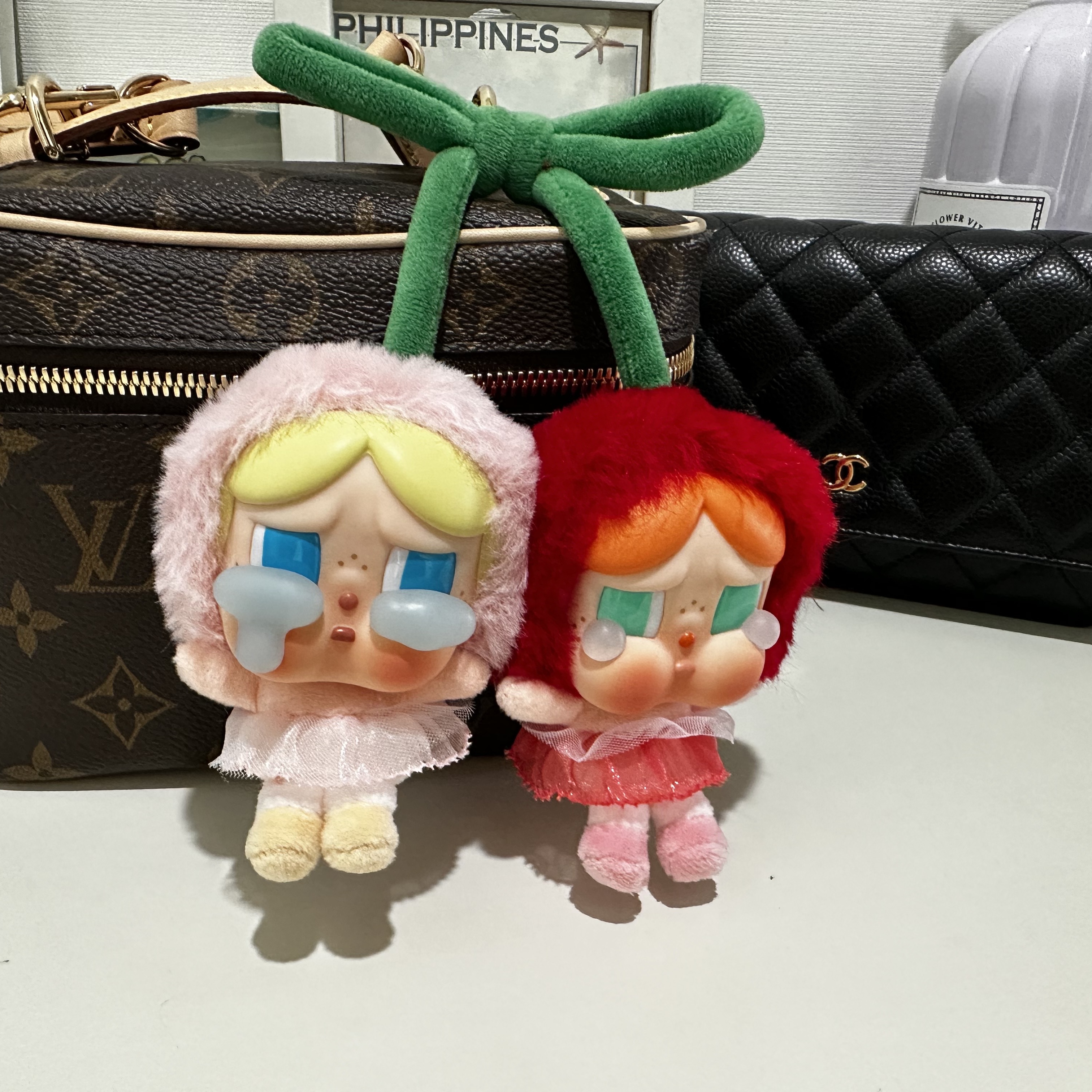Pop Mart Crybaby Crying For Love Series Vinyl Plush 착용 스타일 - 1