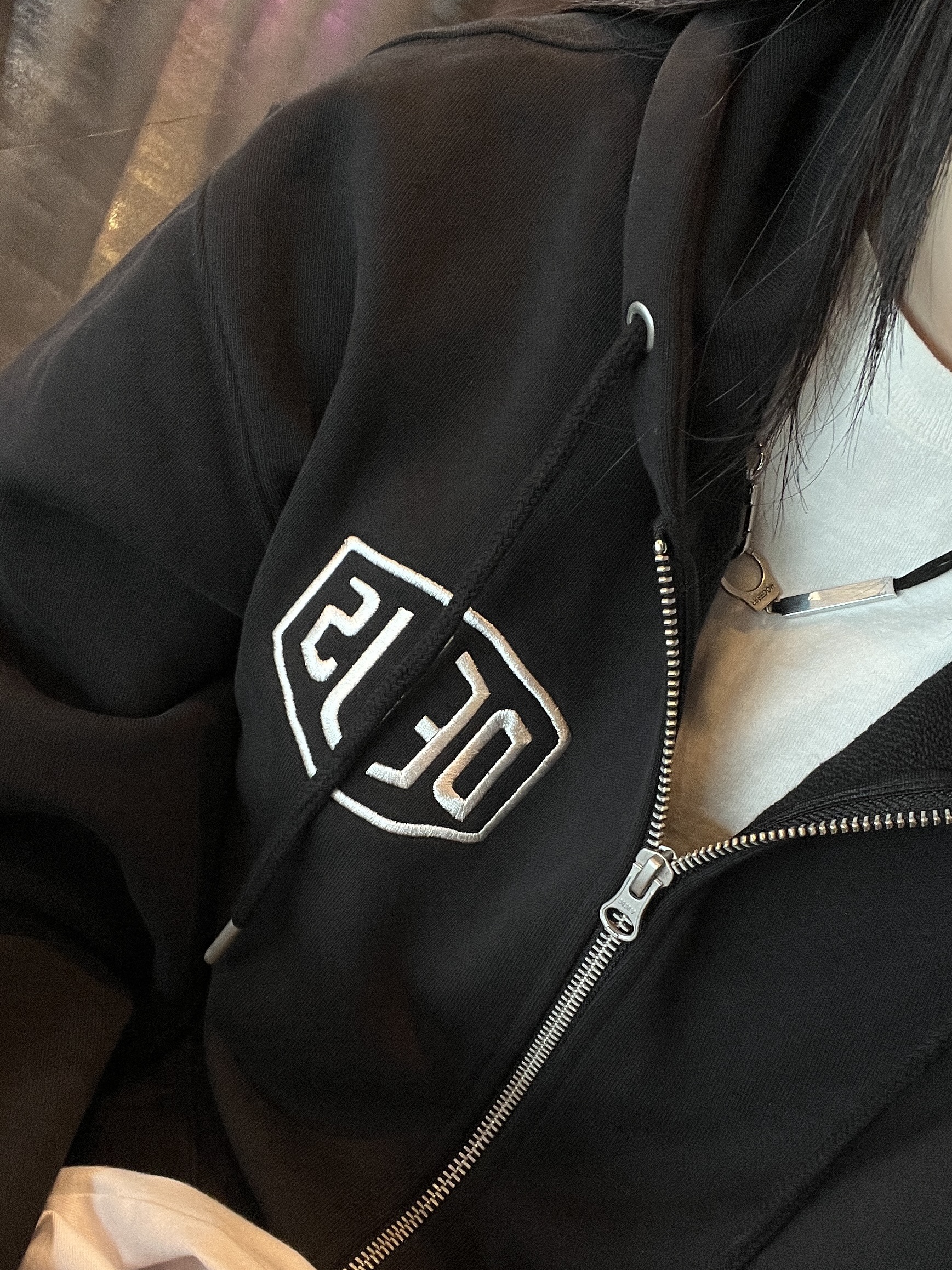 [6% 적립] Deus Ex Machina College Address Hoodie Zipup Black 착용 스타일