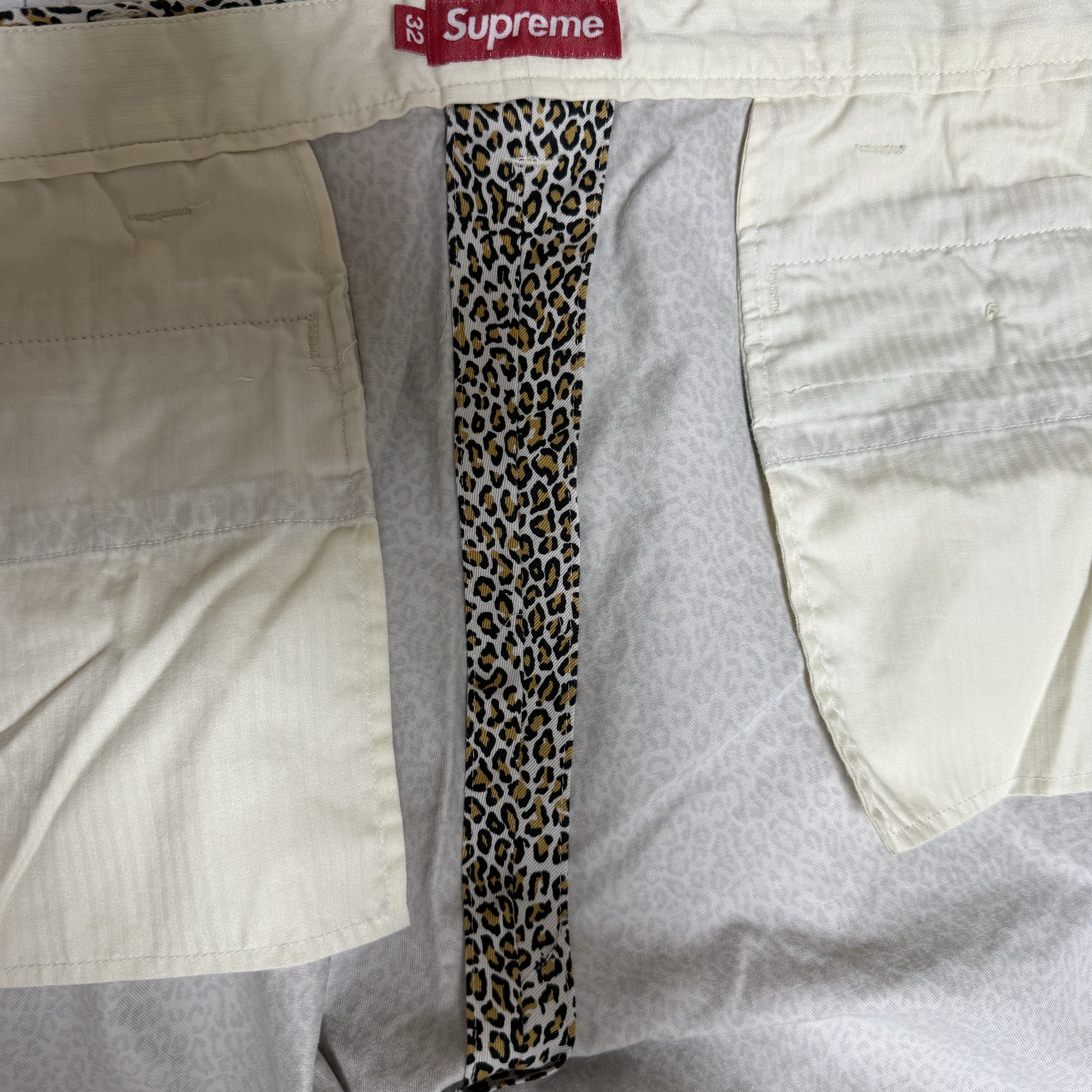 Supreme Chino Pants Leopard - 25FW 착용 스타일 - 6