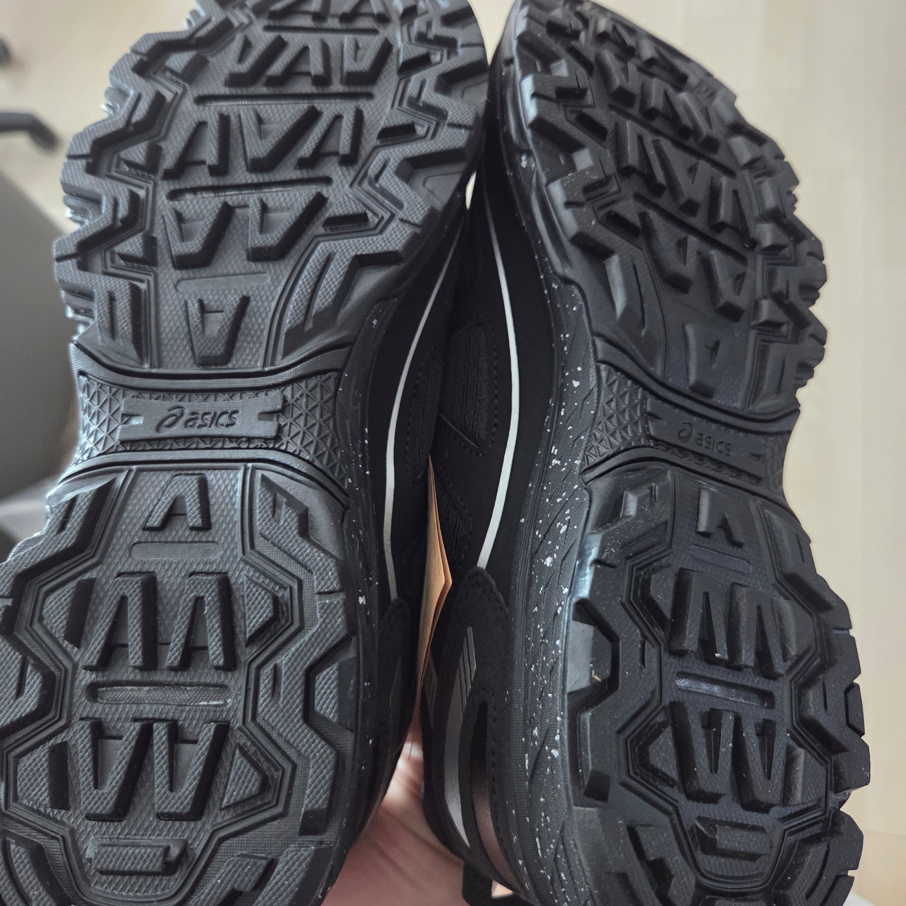 Asics Gel-Venture 6 Trail Black 착용 스타일 - 5
