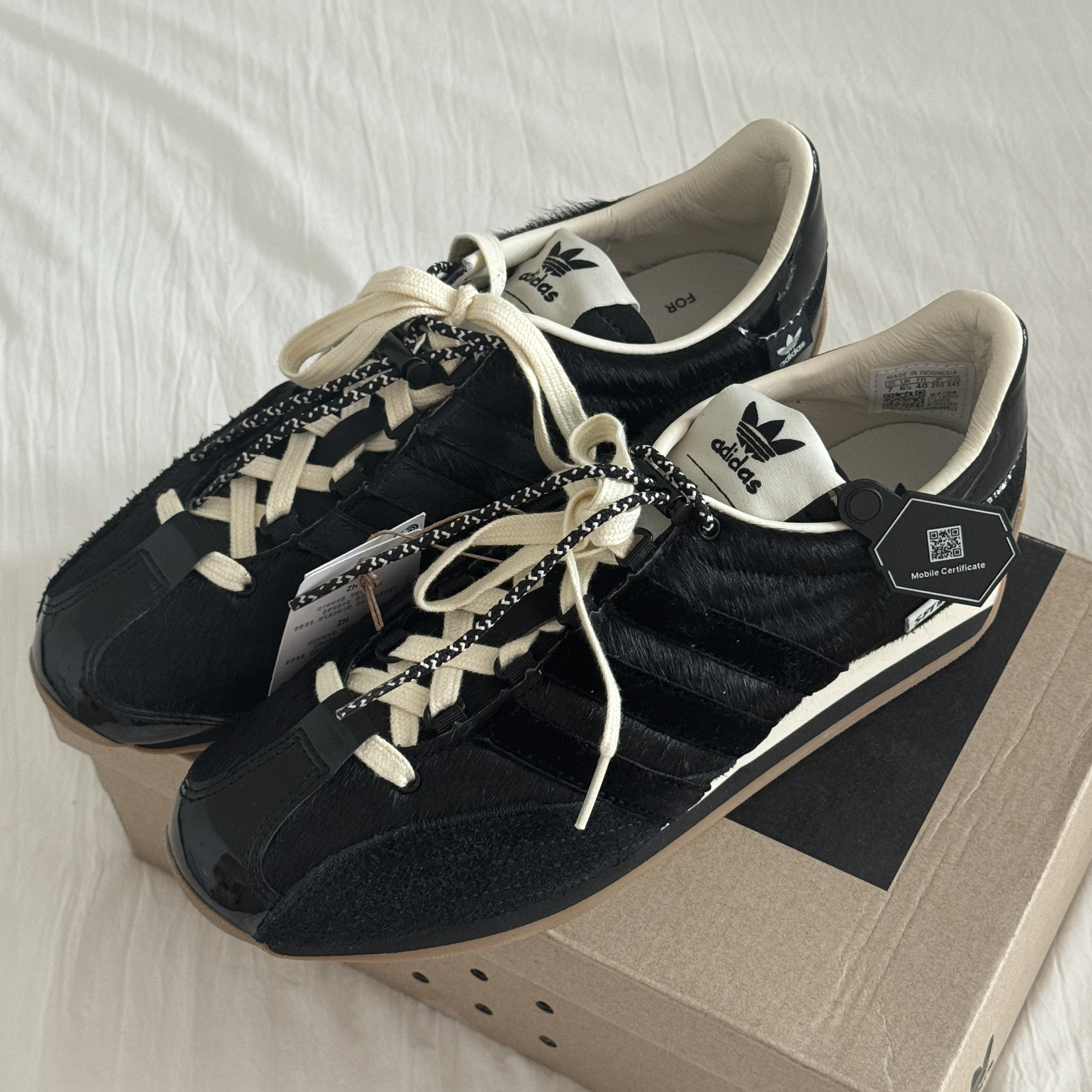 Adidas x Song for the Mute Country OG Core Black Cream White 착용 스타일 - 1