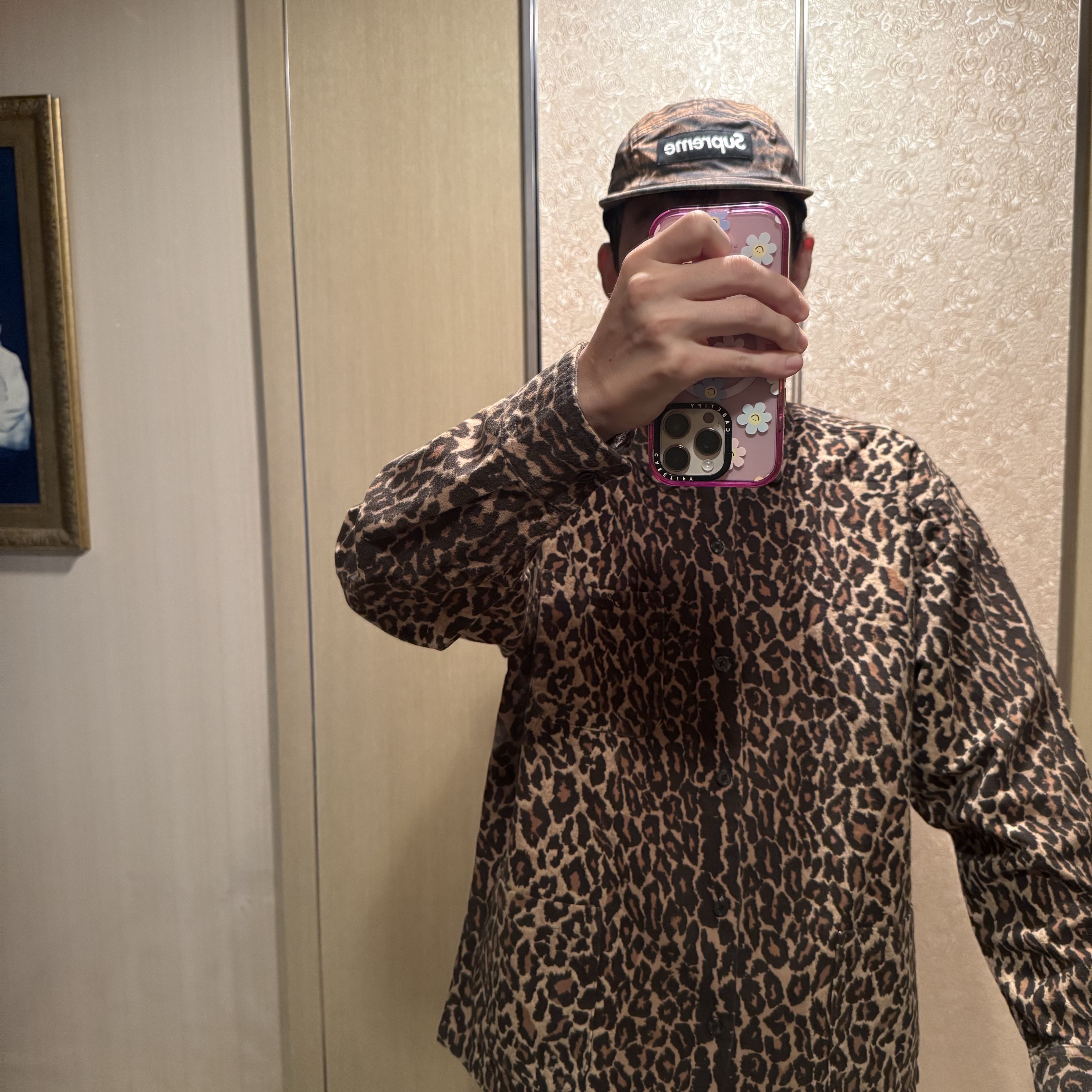 Supreme Washed Chino Twill Camp Cap Tiger - 25FW, Supreme Flannel Pajama Shirt Leopard - 25FW 착용 스타일 - 7