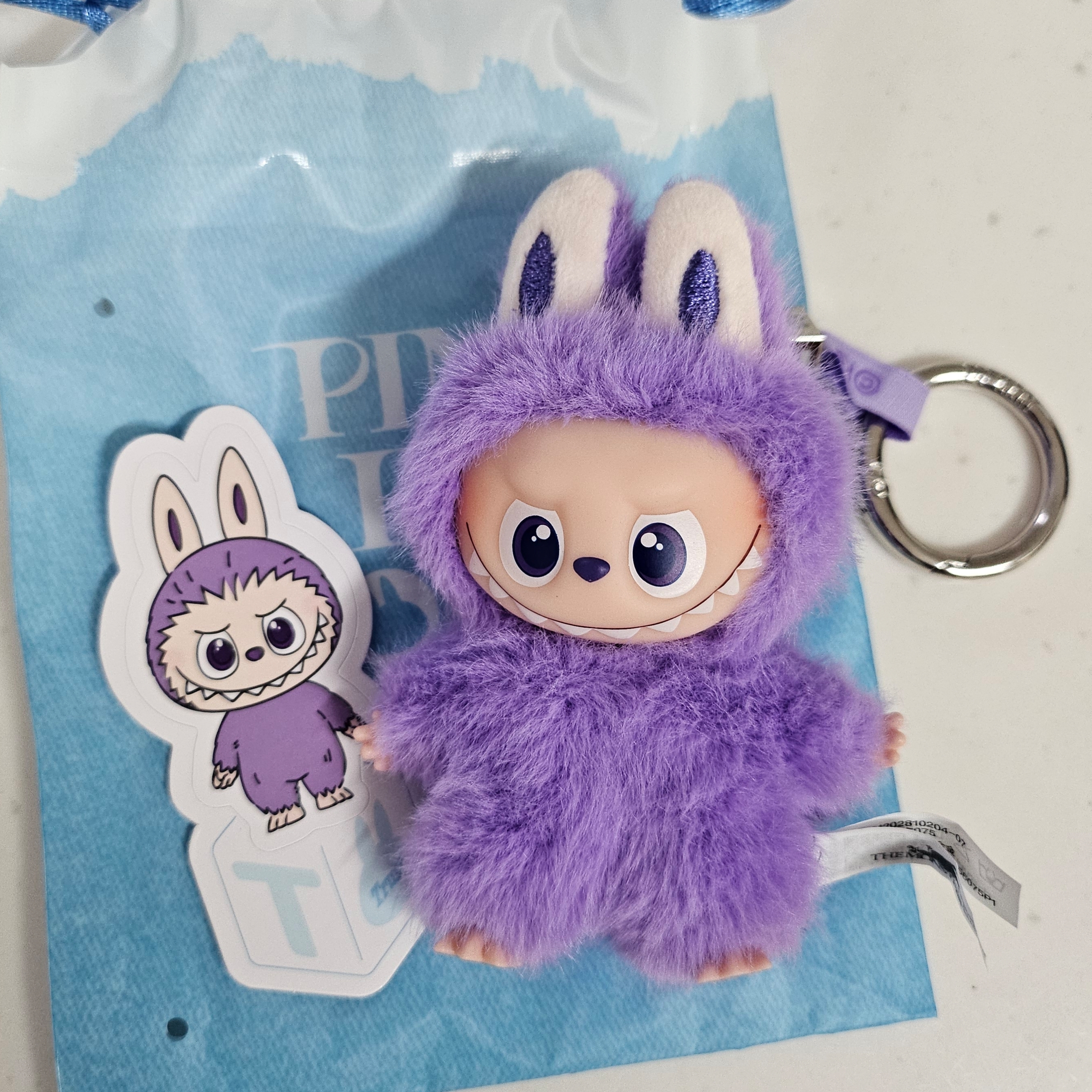 Pop Mart Labubu The Monsters Pin For Love Series Vinyl Plush Pendant (N-Z) T (Opened Case) 착용 스타일 - 2