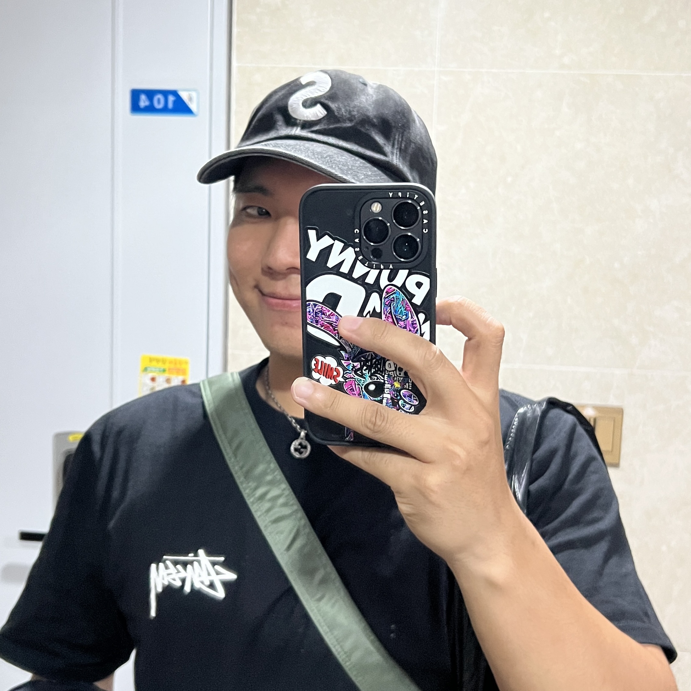 Supreme Pigment S Logo 6-Panel Black - 24FW, Stussy ITP Flower T-Shirt Black 착용 스타일 - 2