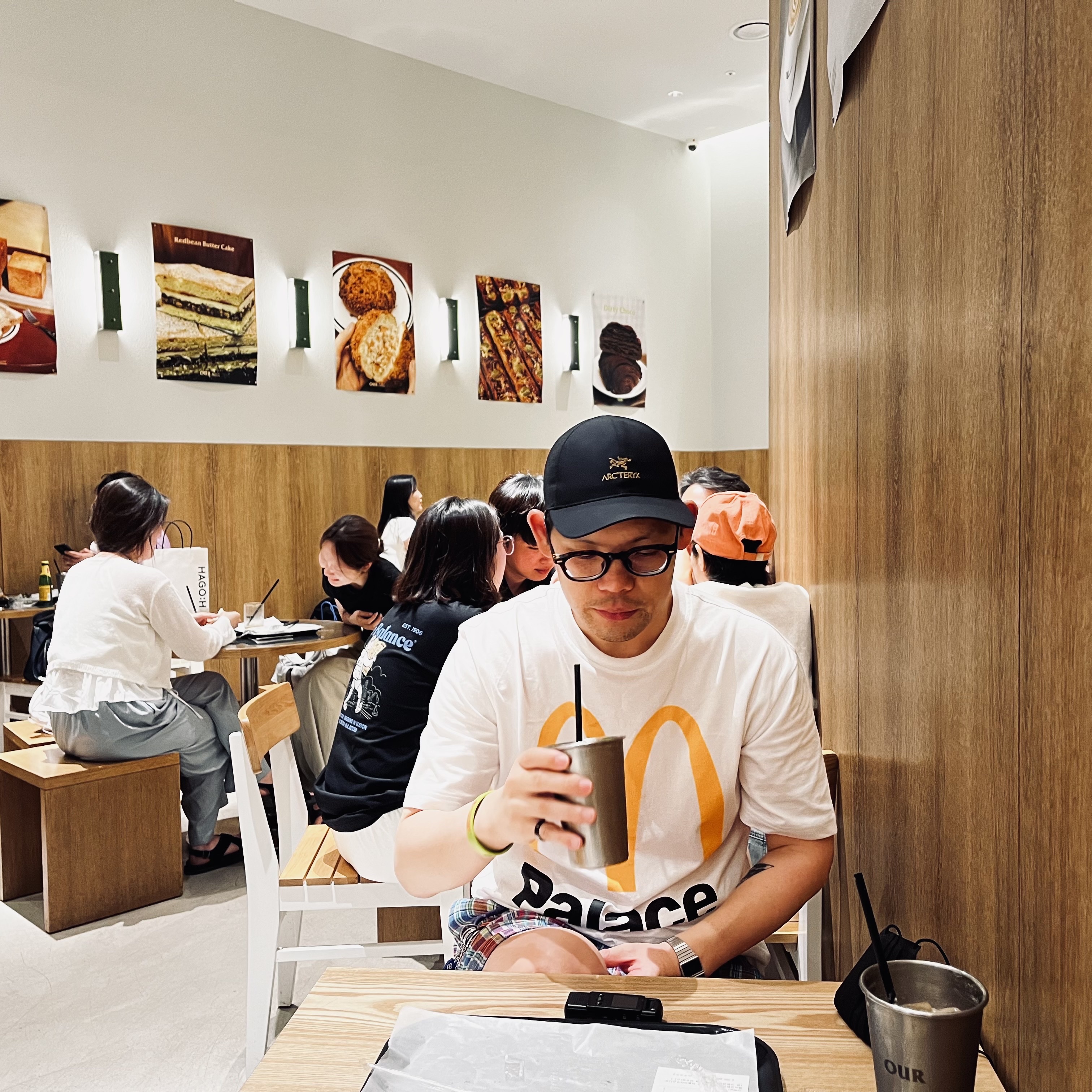 Palace x McDonald's Logo T-Shirt White - 23FW, Arc'teryx Bird Word Cap 24K Black 착용 스타일