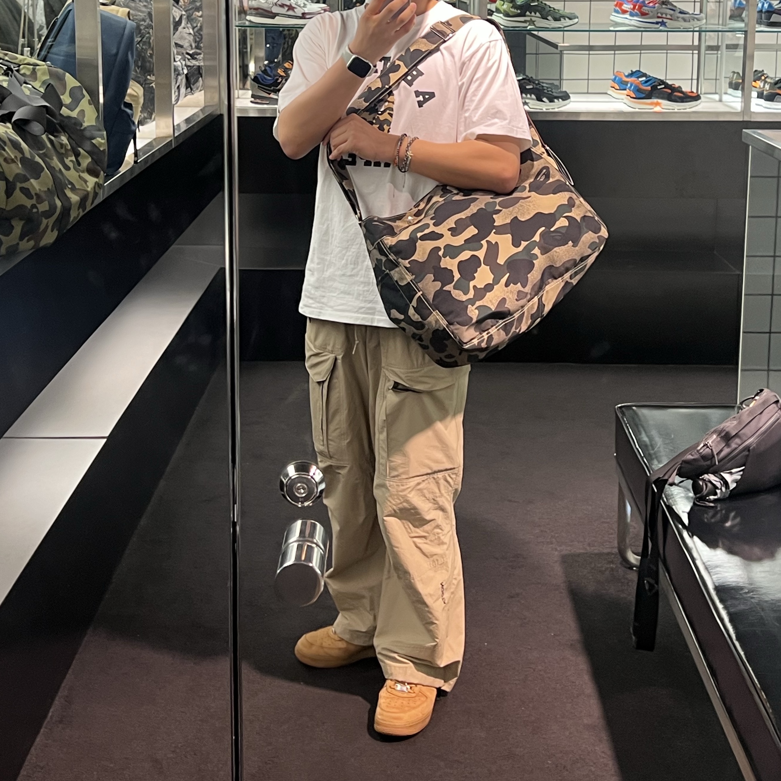 BAPE Mixed 1st Camo Shoulder Bag Bape Legacy Multi, Nike x Drake Nocta Opal Tito Neeks Cargo Pants Khaki (FZ0910-247) 착용 스타일