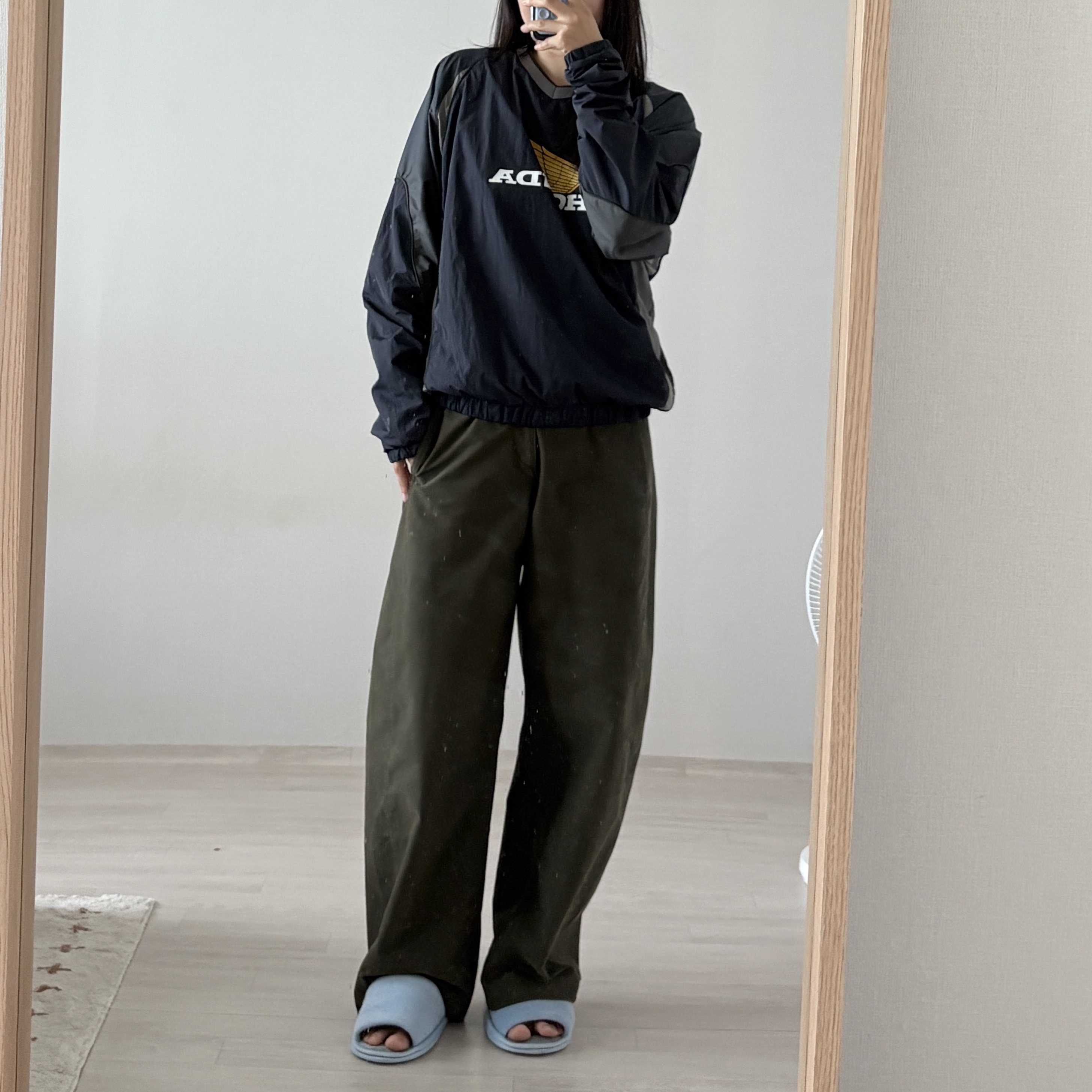 Honda Vintage Logo Speed Track nylon Long Sleeve Khaki 착용 스타일 - 4