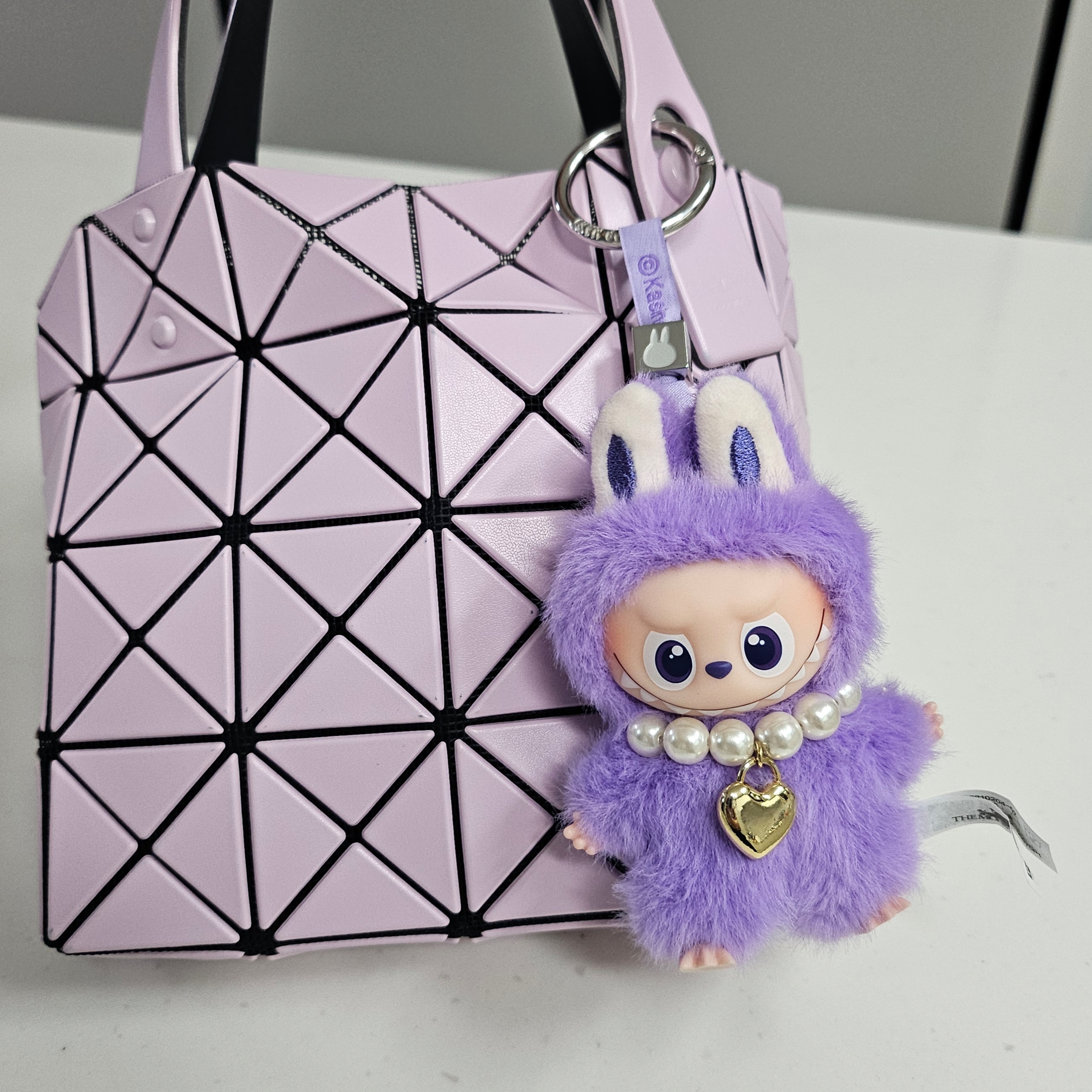 Pop Mart Labubu The Monsters Pin For Love Series Vinyl Plush Pendant (N-Z) T (Opened Case) 착용 스타일 - 1