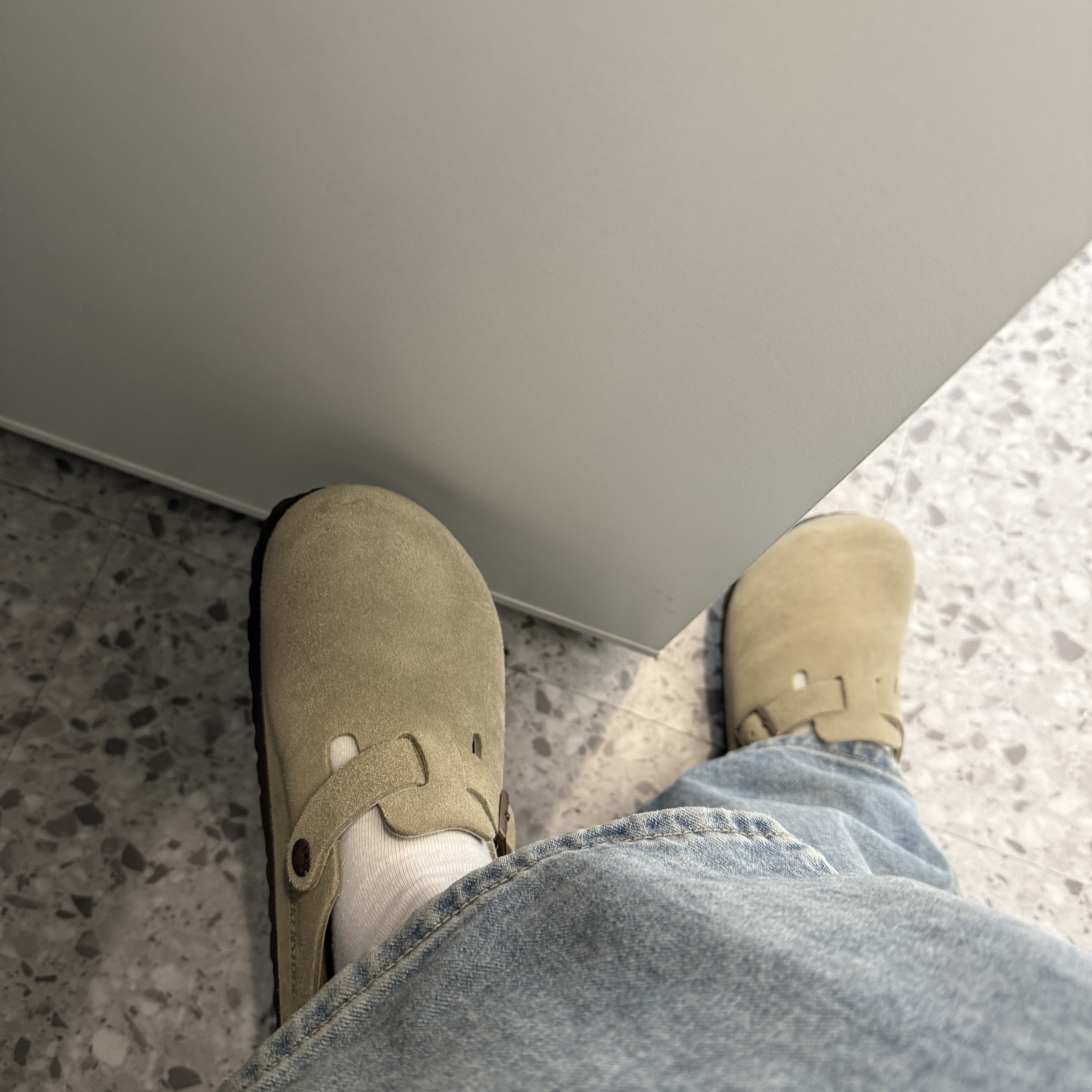 Birkenstock Boston Soft Footbed Taupe - Regular 착용 스타일