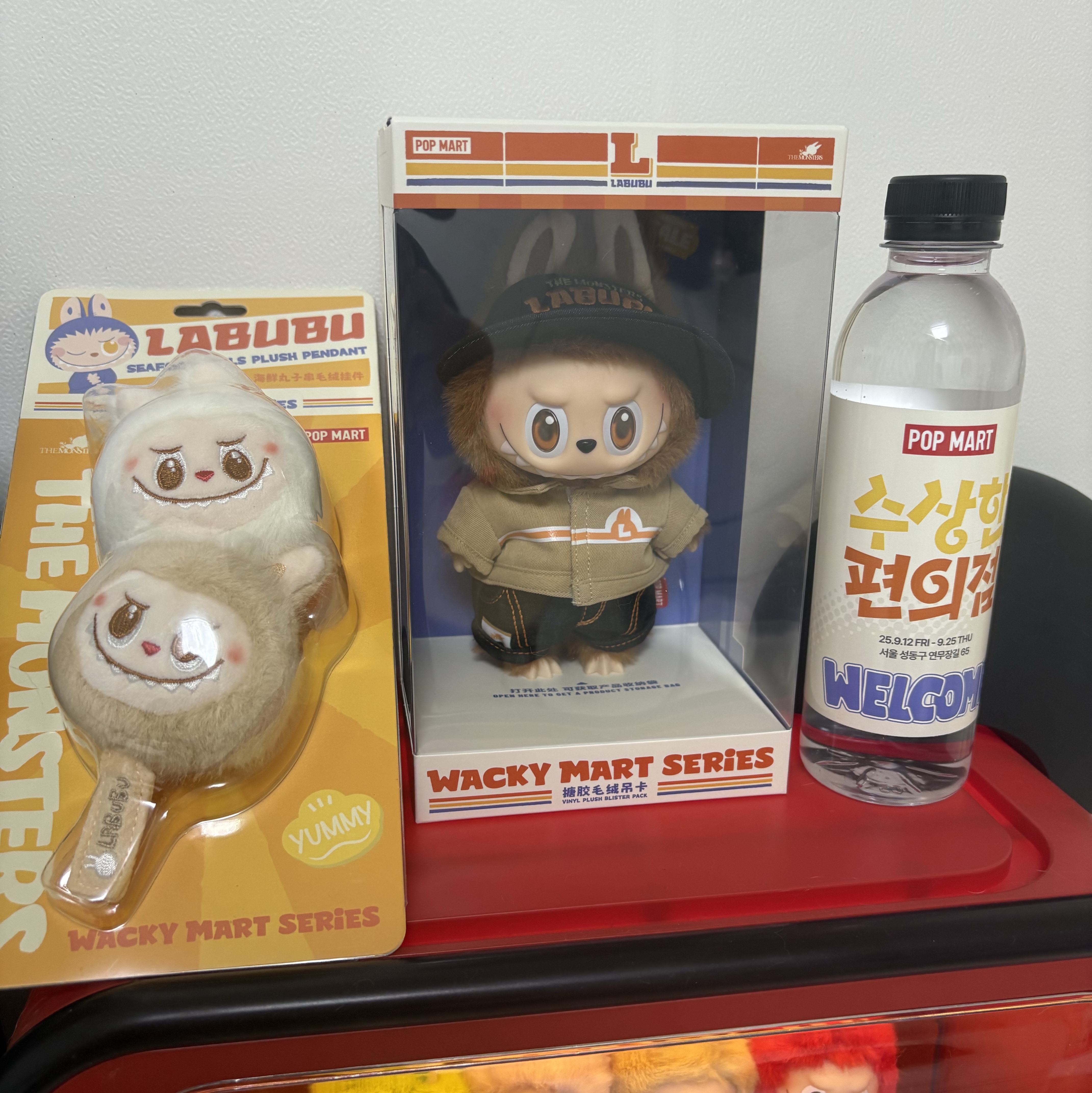 Pop Mart Labubu Doll Keyring - Seongsu Labubu Wacky Mart Pop-Up Store Exclusive, Pop Mart Labubu Fish Cake Skewer Doll Keyring - Seongsu Labubu Wacky Mart Pop-Up Store Exclusive 착용 스타일 - 2