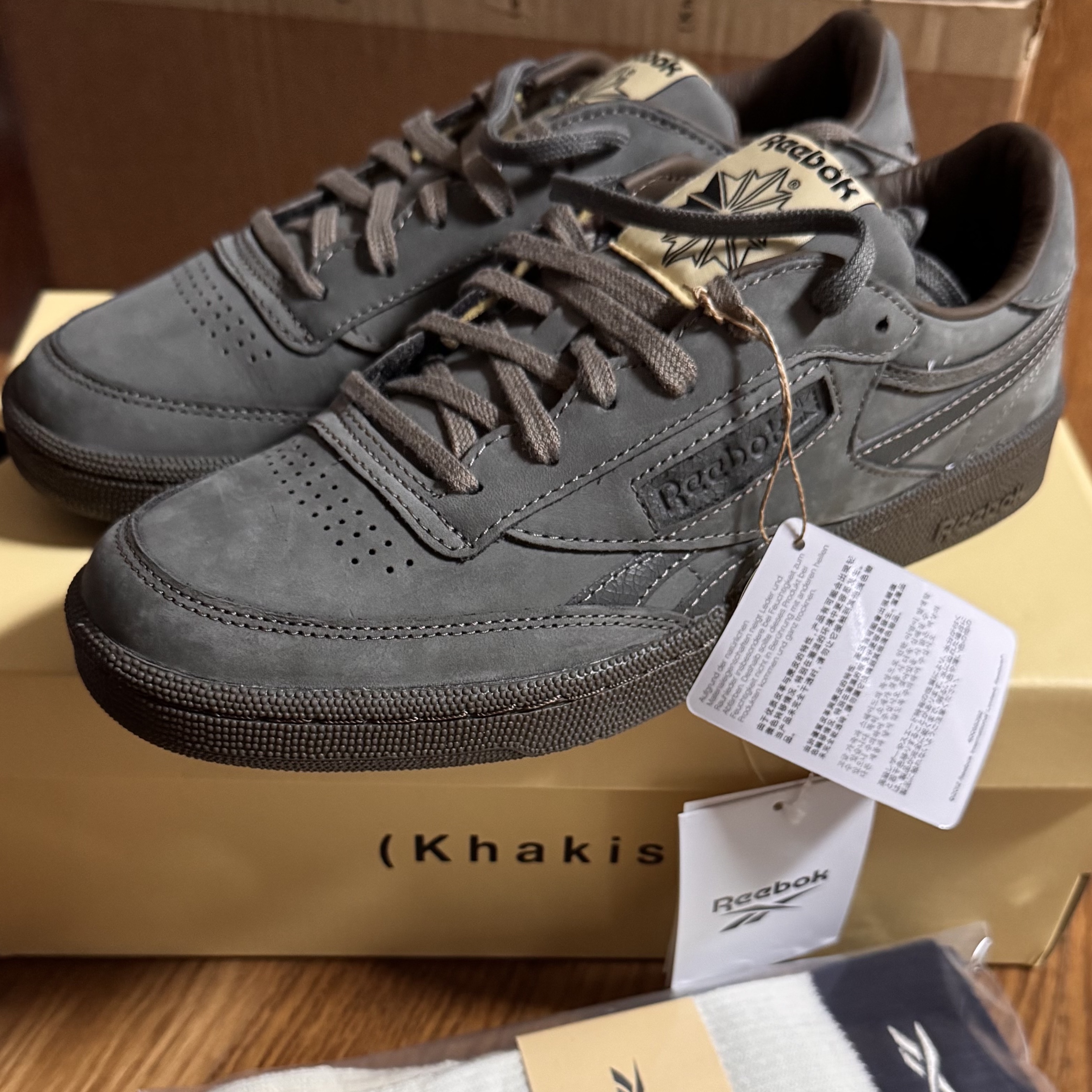 Reebok x Khakis Club C Revenge Khaki 착용 스타일