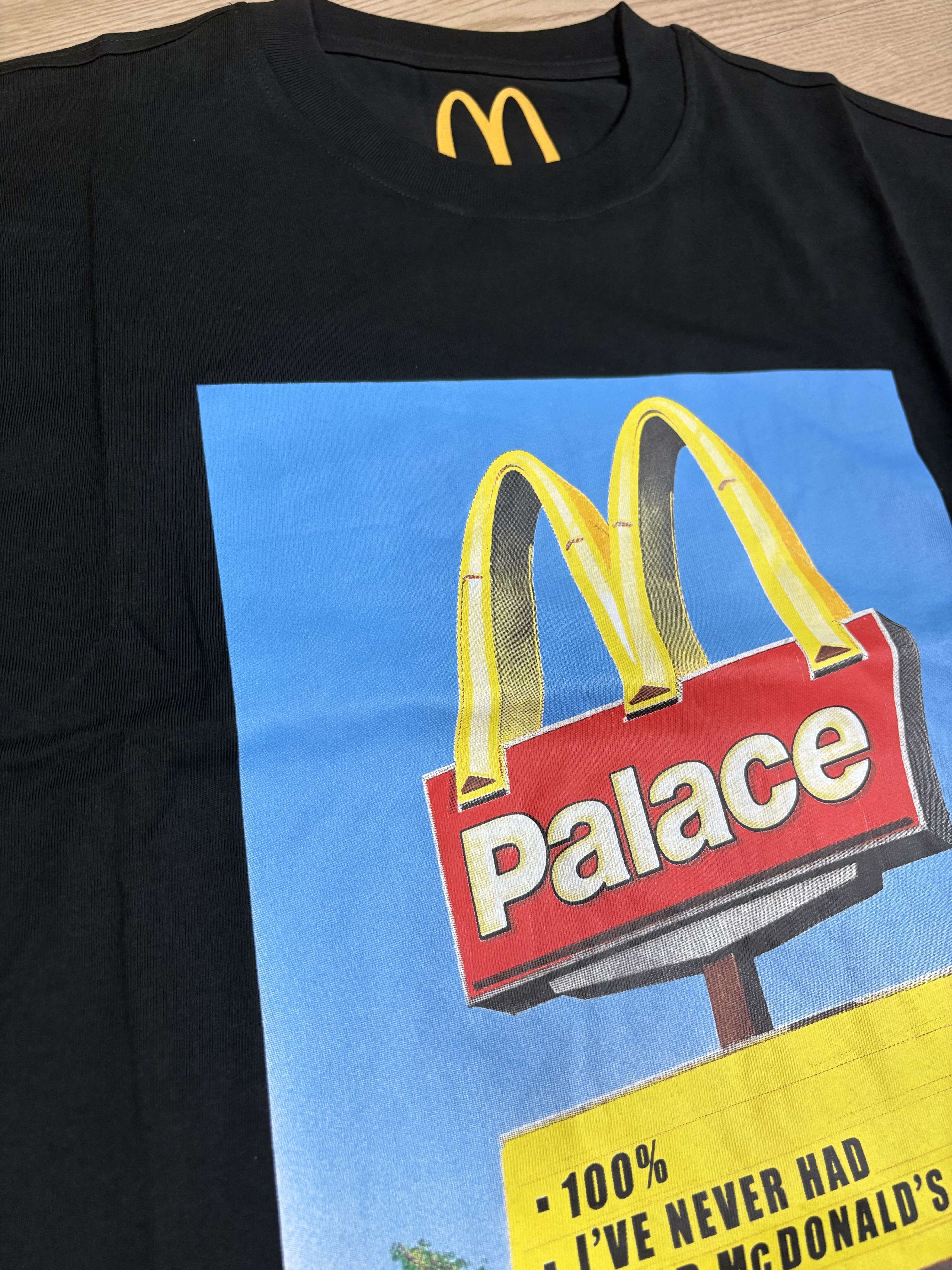 Palace x McDonald's Sign T-Shirt Black - 23FW 착용 스타일