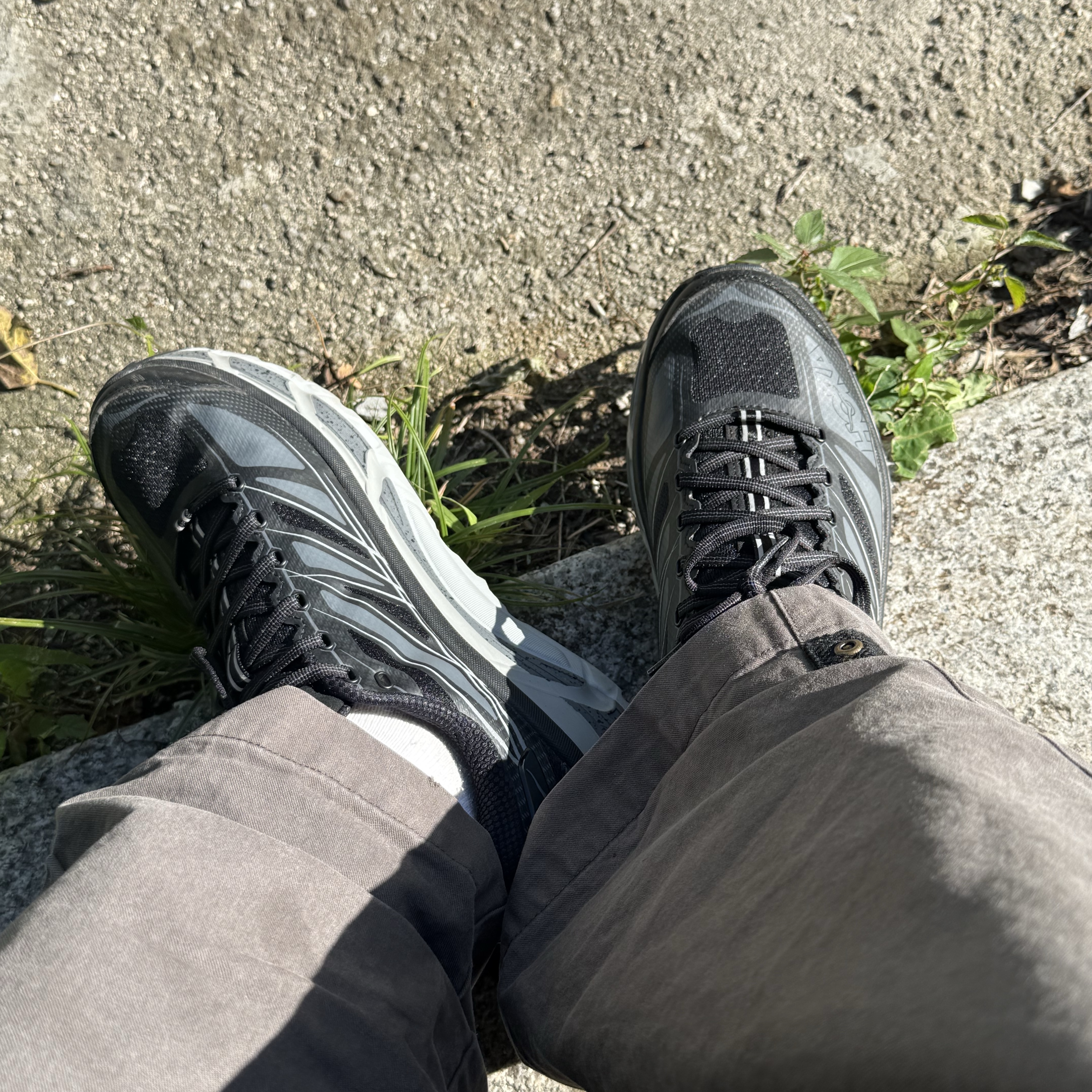 Hoka Mafate Speed 2 Black Castlerock 착용 스타일