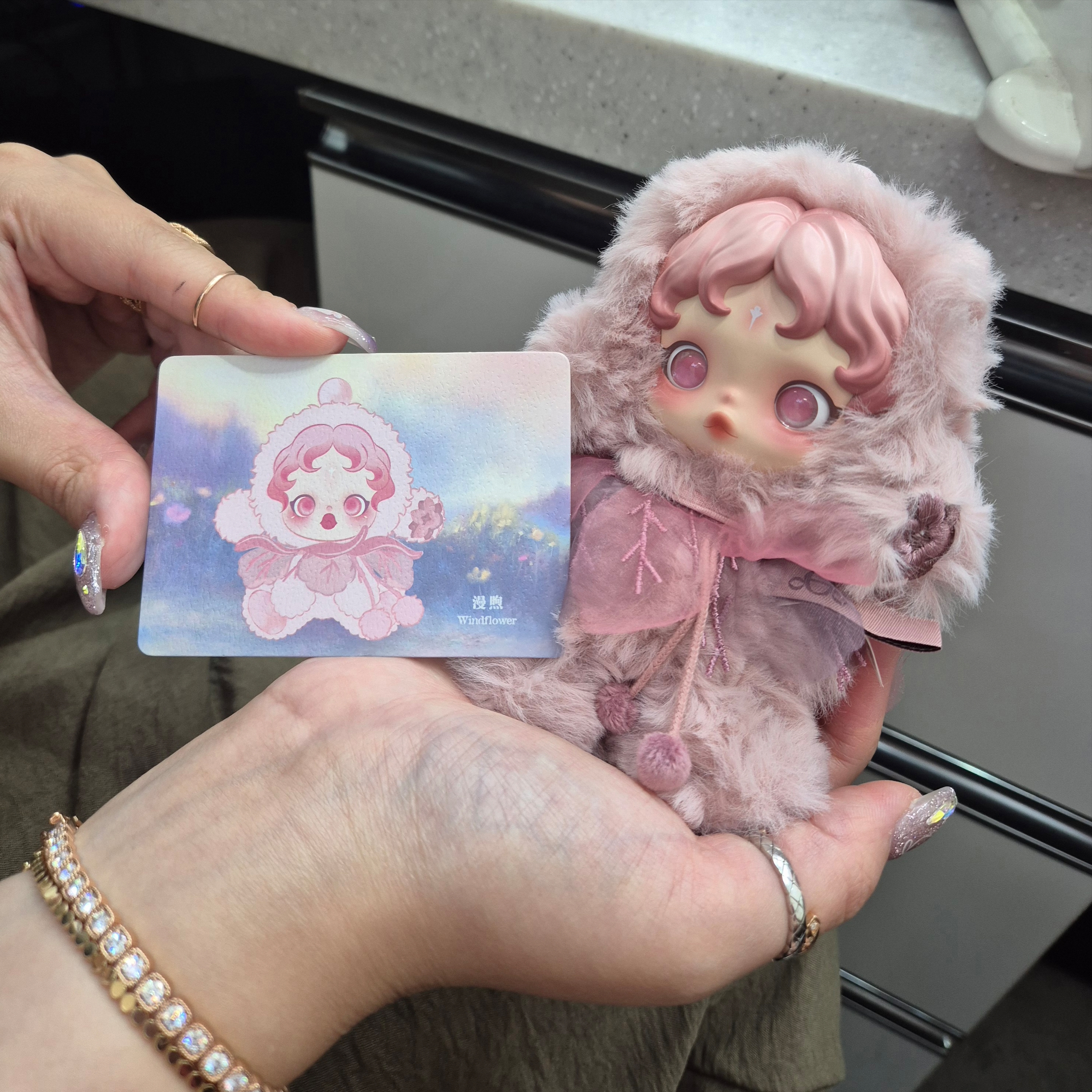 Pop Mart Skullpanda L’Impressionnisme Series Plush Doll Windflower (Opened Case) 착용 스타일