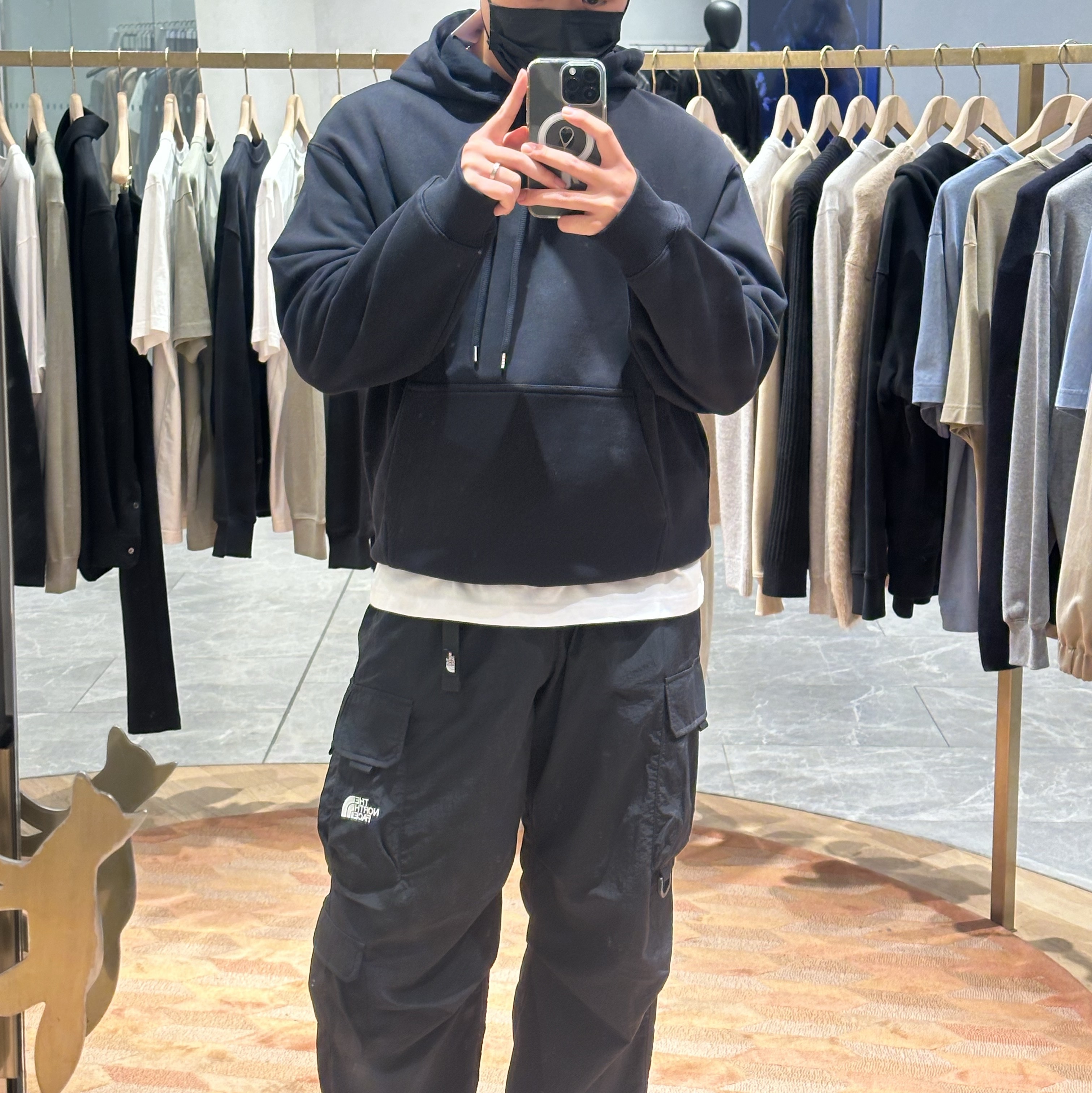 The North Face Vesti Pants Black - 25SS, Maison Kitsune Bold Fox Head Patch Comfort Hoodie Black 착용 스타일 - 1