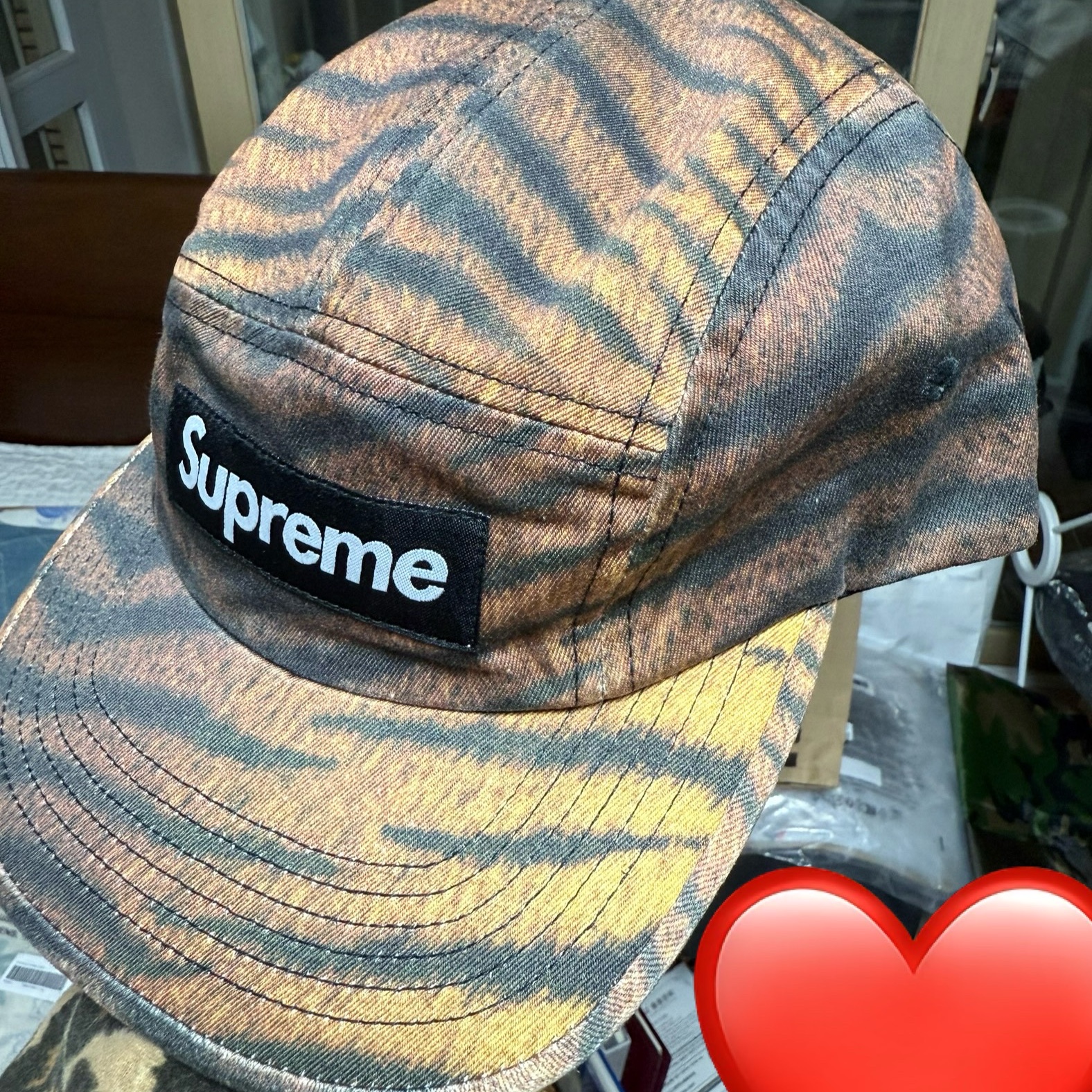 Supreme Washed Chino Twill Camp Cap Tiger - 25FW, Supreme Flannel Pajama Shirt Leopard - 25FW 착용 스타일 - 8