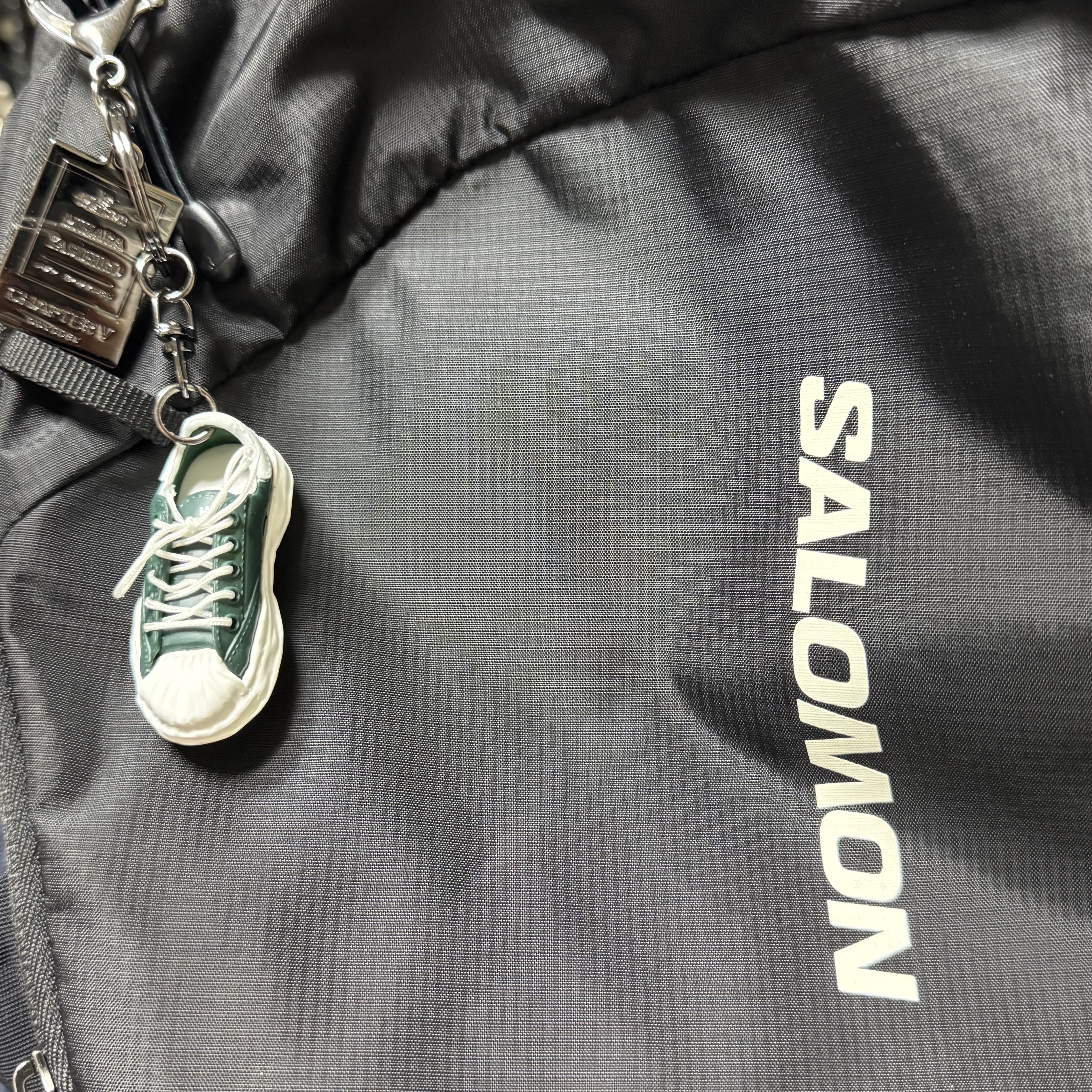 Odyssey x Maison Mihara Yasuhiro Blakey Keyring Green 착용 스타일 - 1