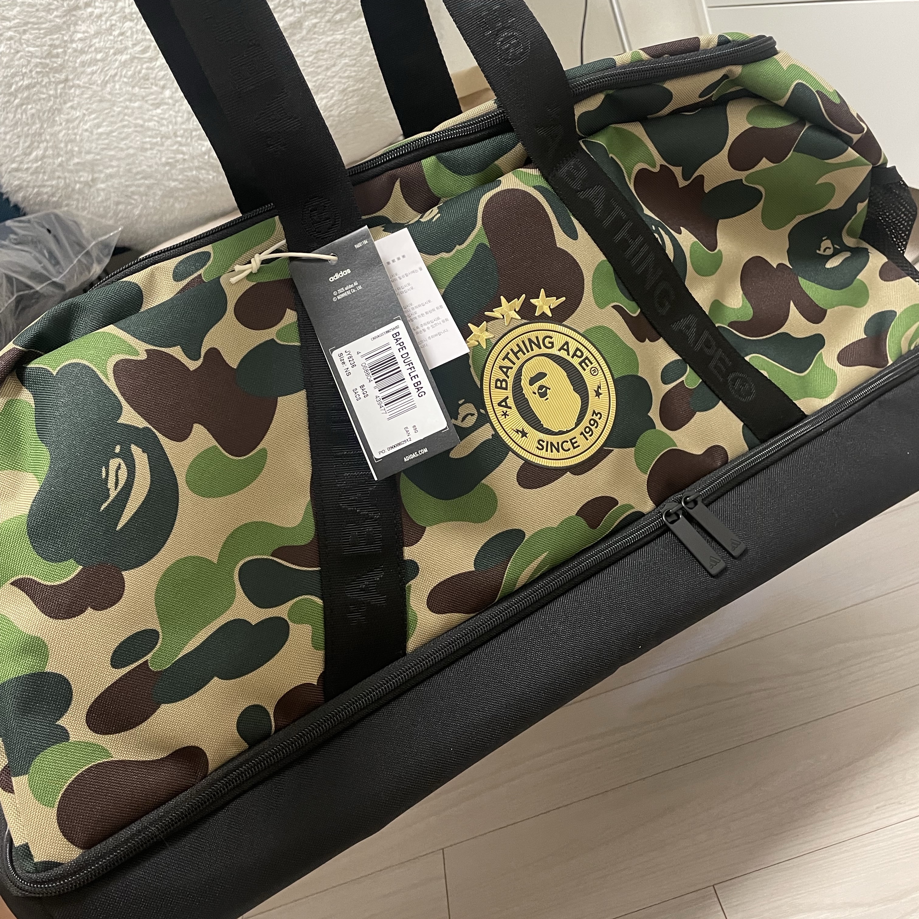 Adidas x BAPE Duffle Bag Crew Green 착용 스타일