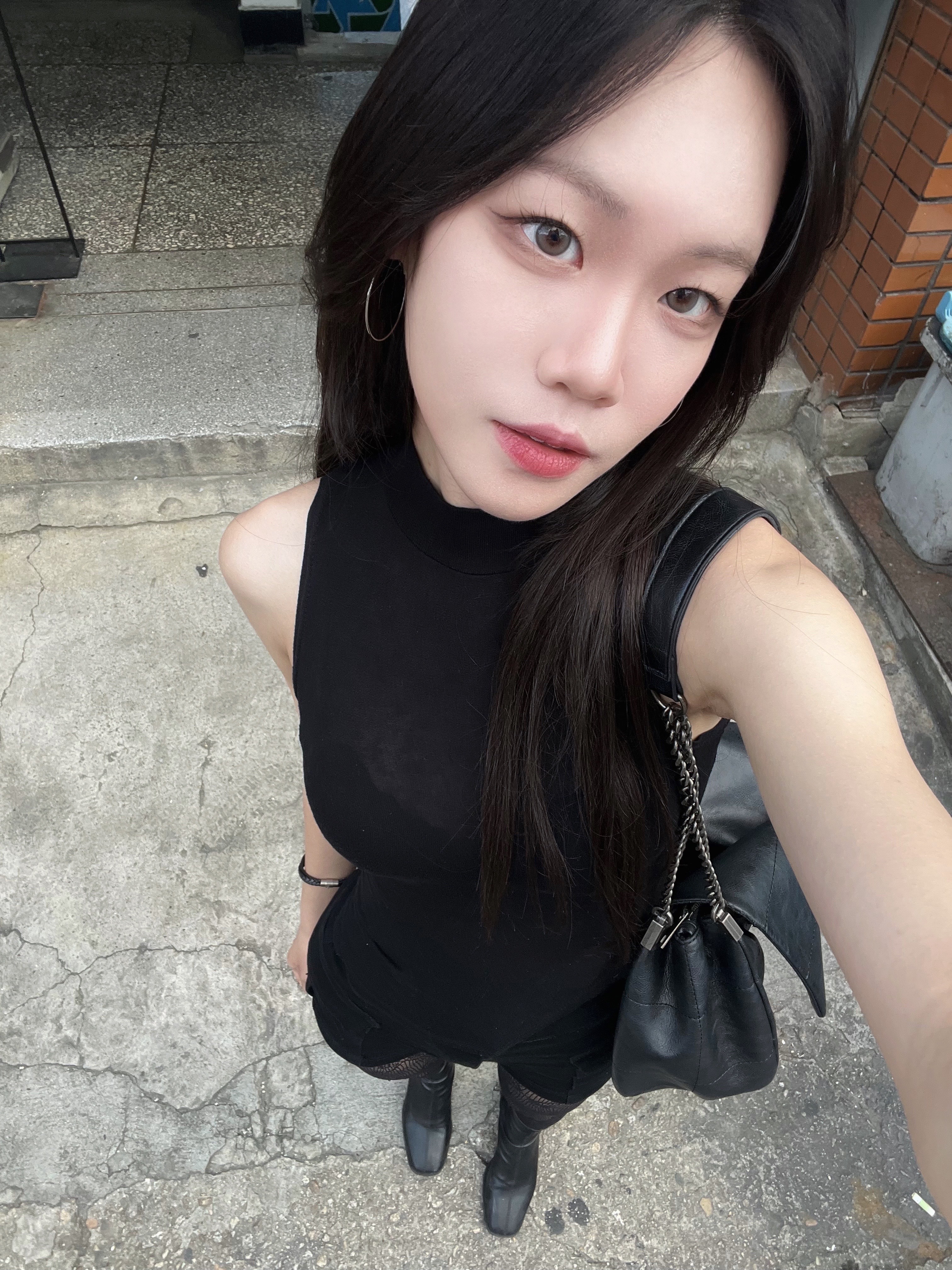 Zara Rock Style Flap Shoulder Bag Black 착용 스타일
