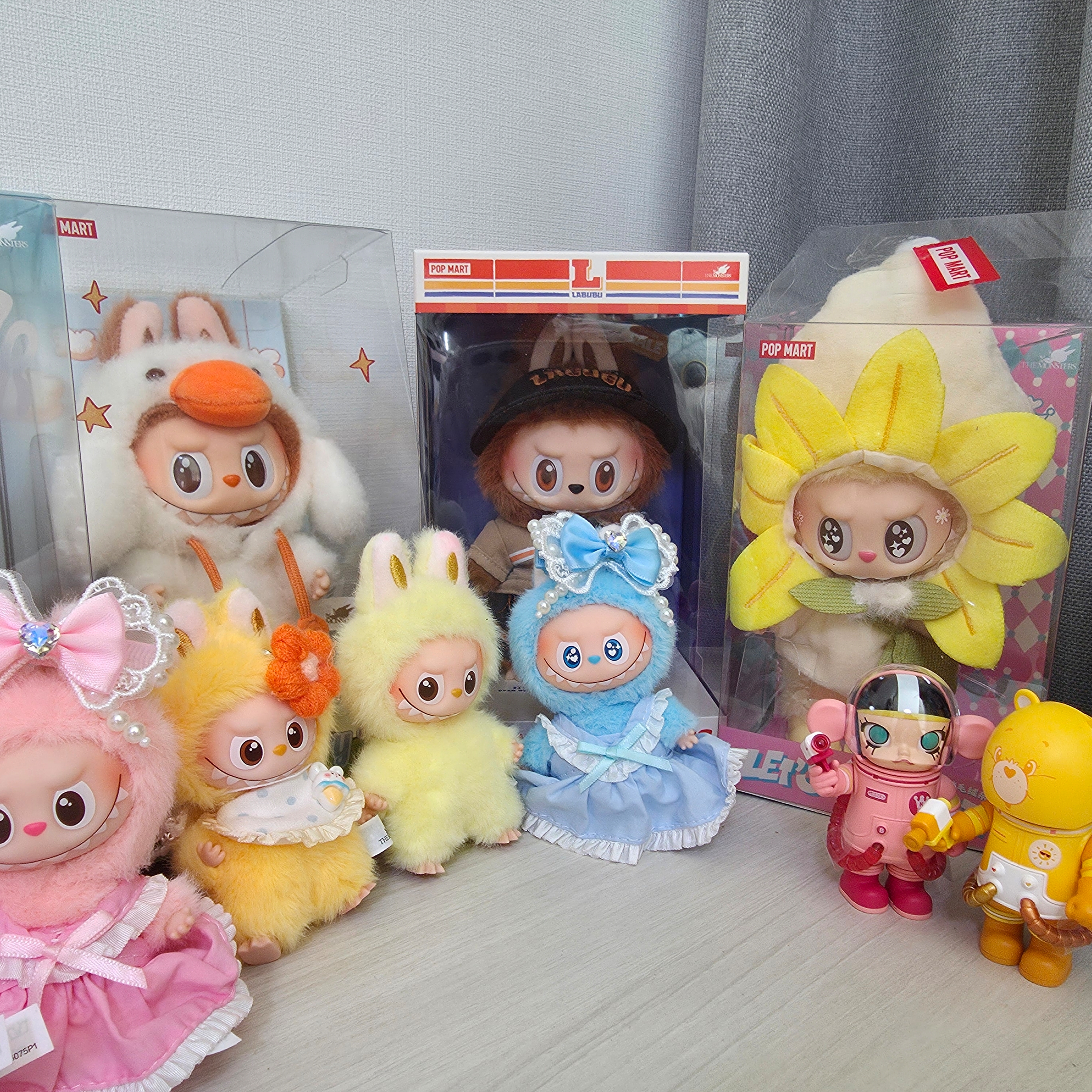 Pop Mart The Monsters Checkmate Series Plush Keyring, Pop Mart Labubu Doll Keyring - Seongsu Labubu Wacky Mart Pop-Up Store Exclusive 착용 스타일