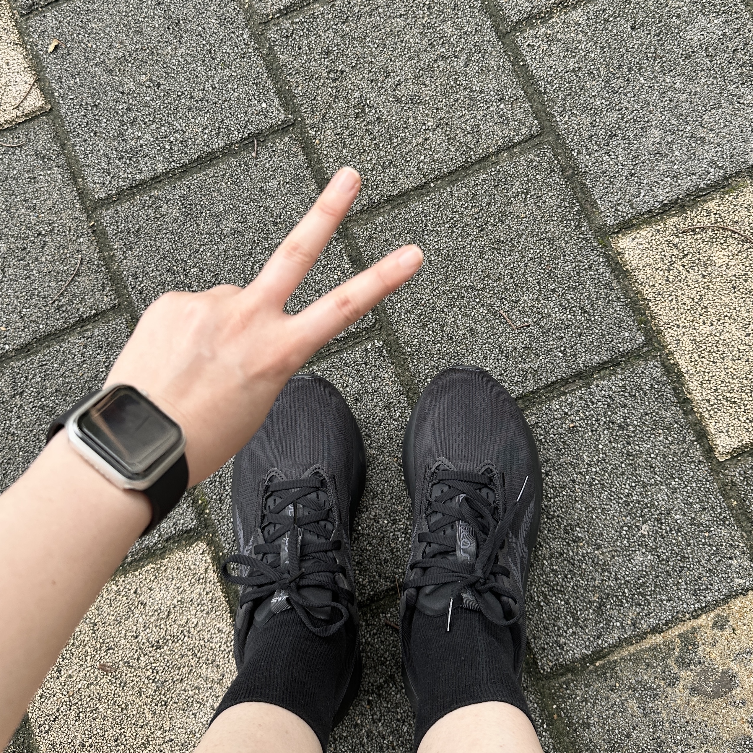 (W) Asics Novablast 5 Black Carrier Grey 착용 스타일