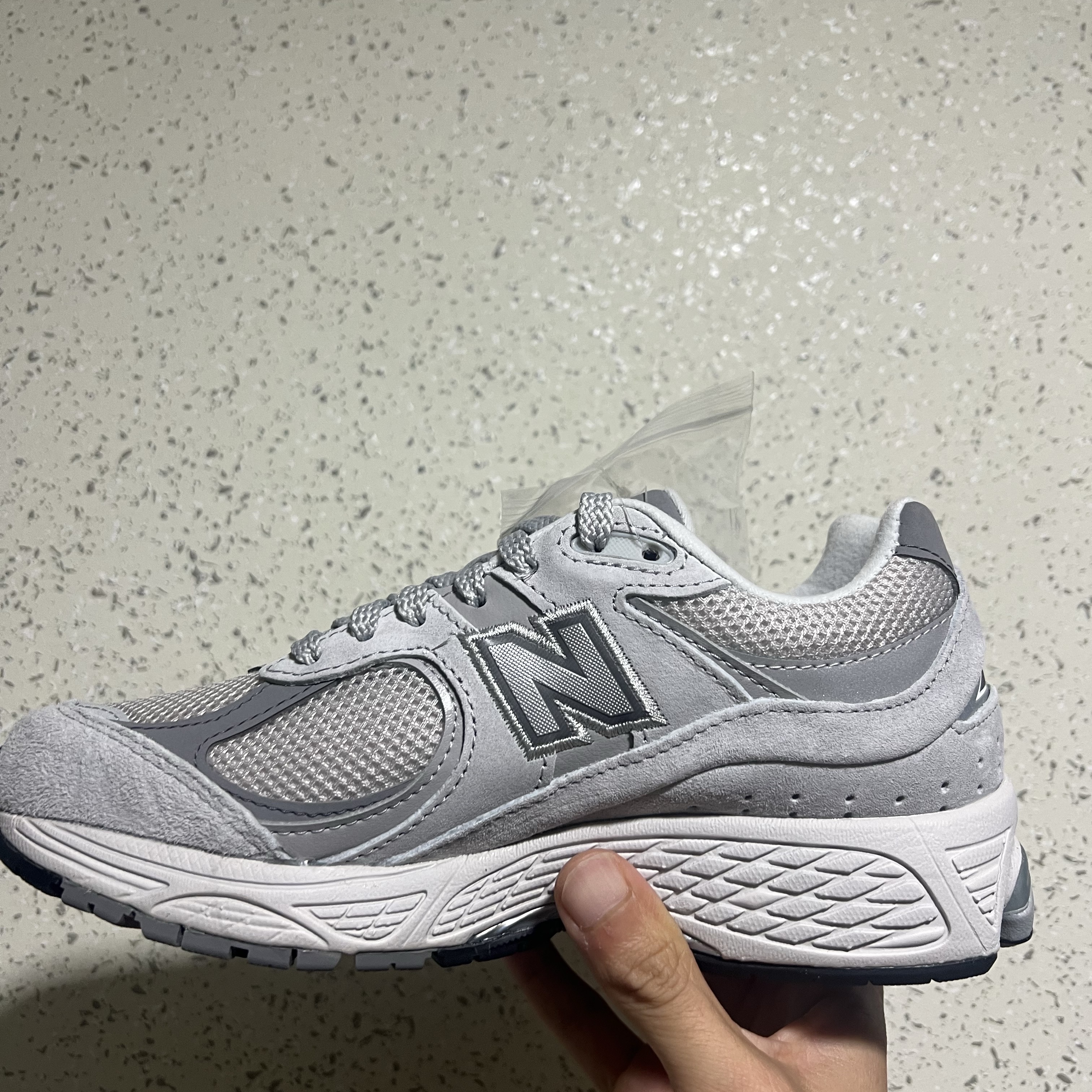 New Balance 2002R T2 Gray 착용 스타일 - 1