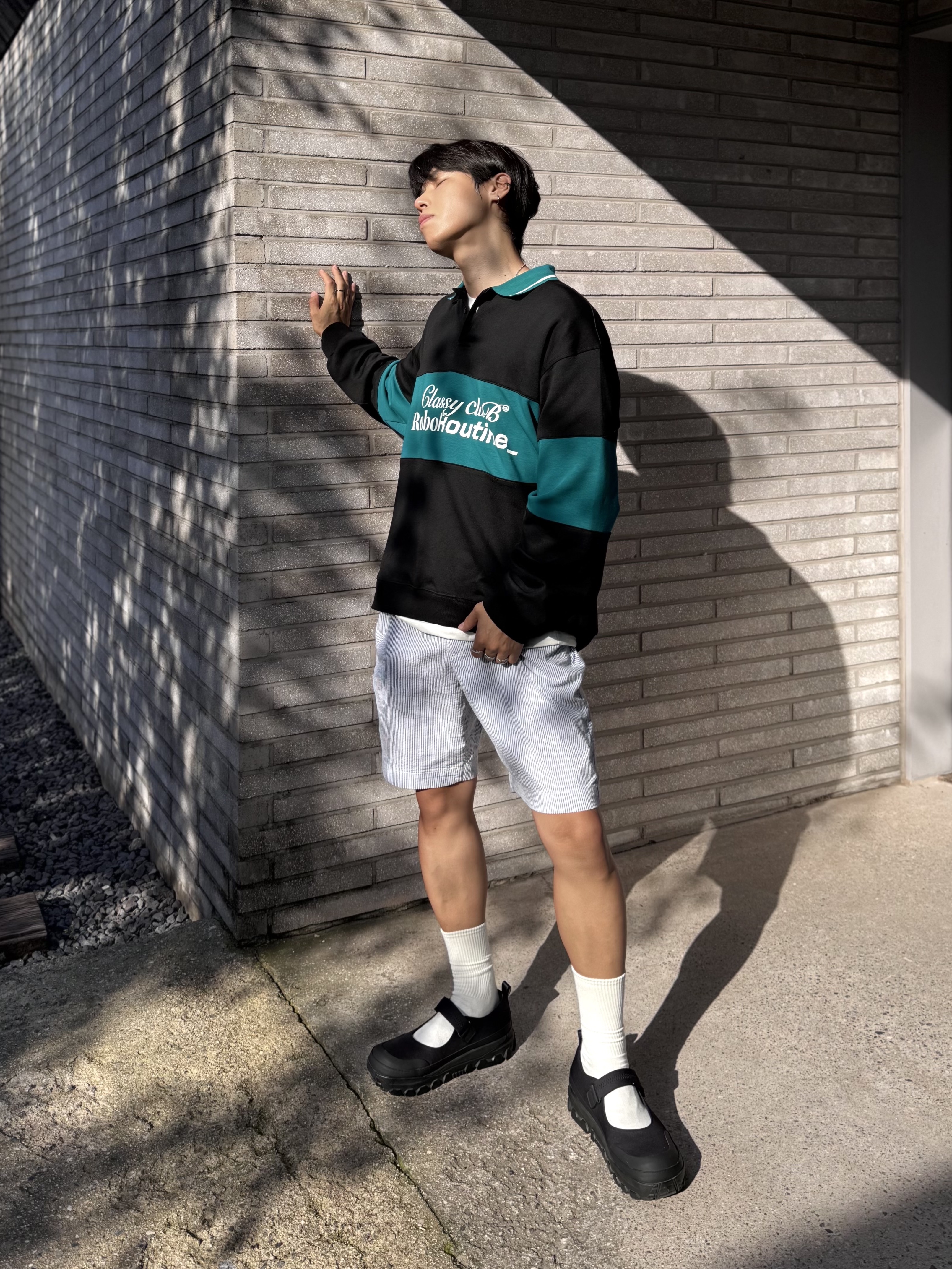 Oakley Plantaris Matte Black Frame Prizm Grey Lenses Regular Universal Fit, Amomento Vibram Mary Jane Black - 24FW 착용 스타일 - 7